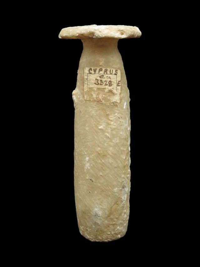 Cypriot Alabaster Perfume Vase (1x) - 10 cm (No reserve price)