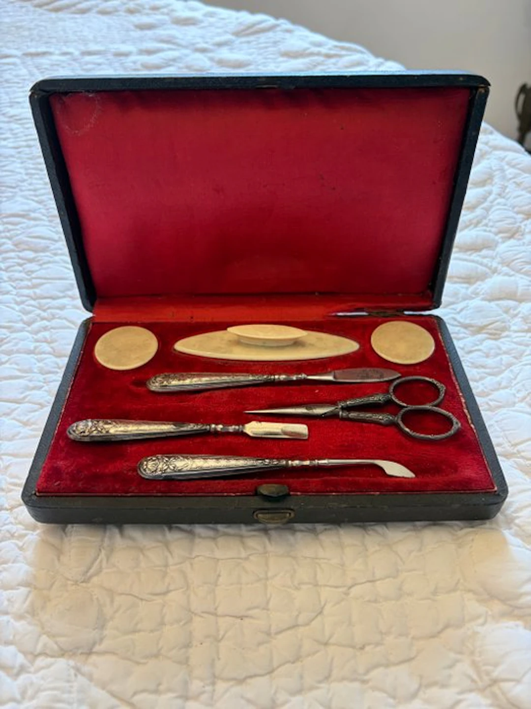 Toilet set (7) - silvered metal - Manicure set