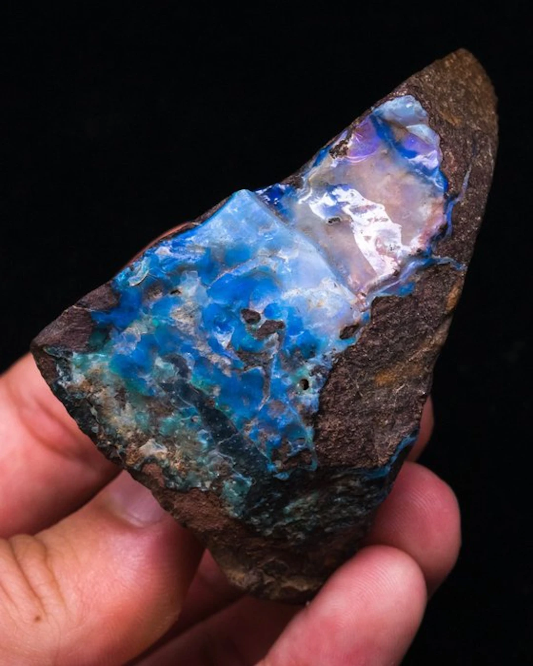 BOULDER OPAL green and purple fire - Height: 6.5 cm - Width: 4.9 cm-