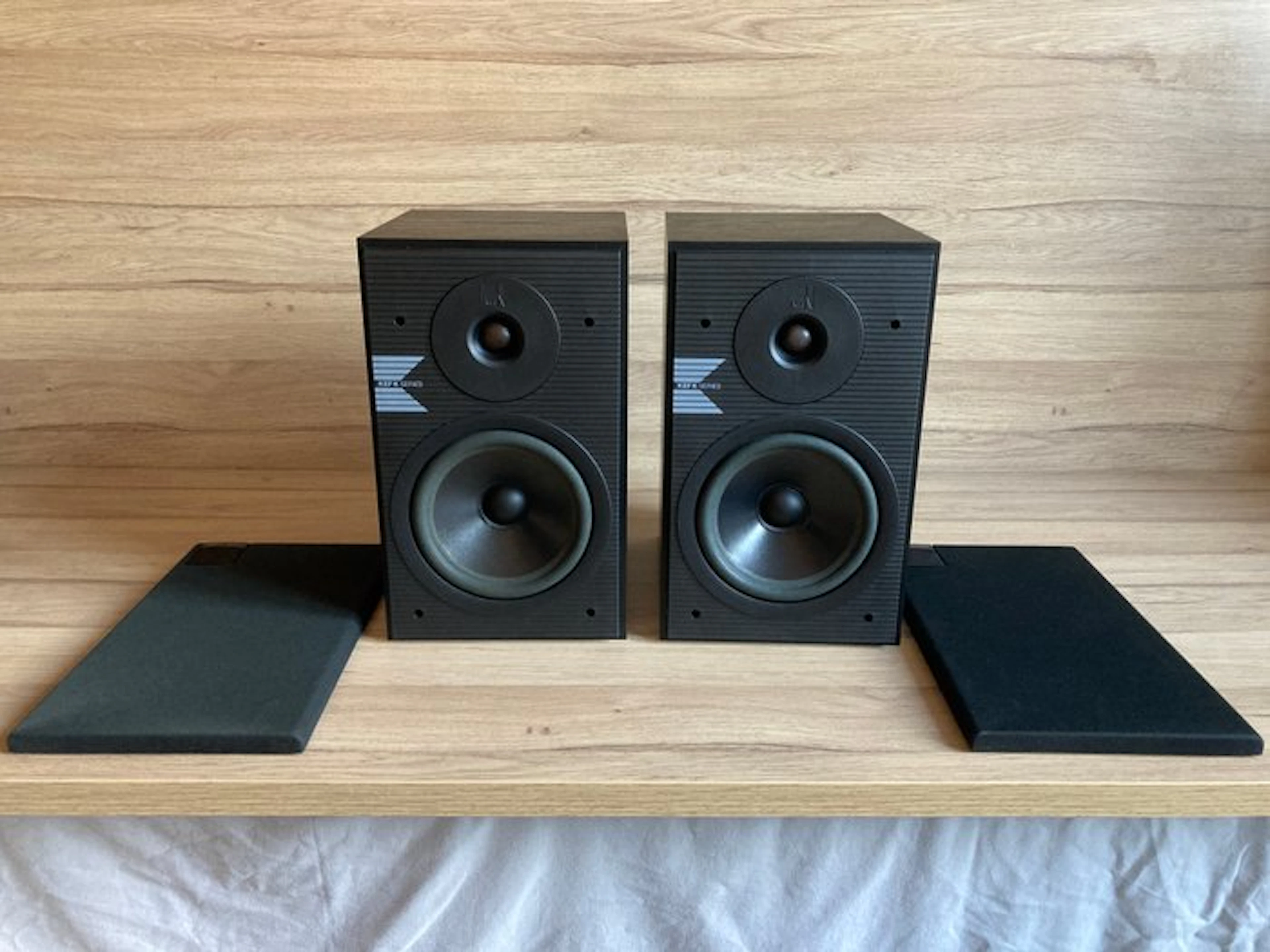 Kef - K120 / 2-Way Bookshelf Speaker set