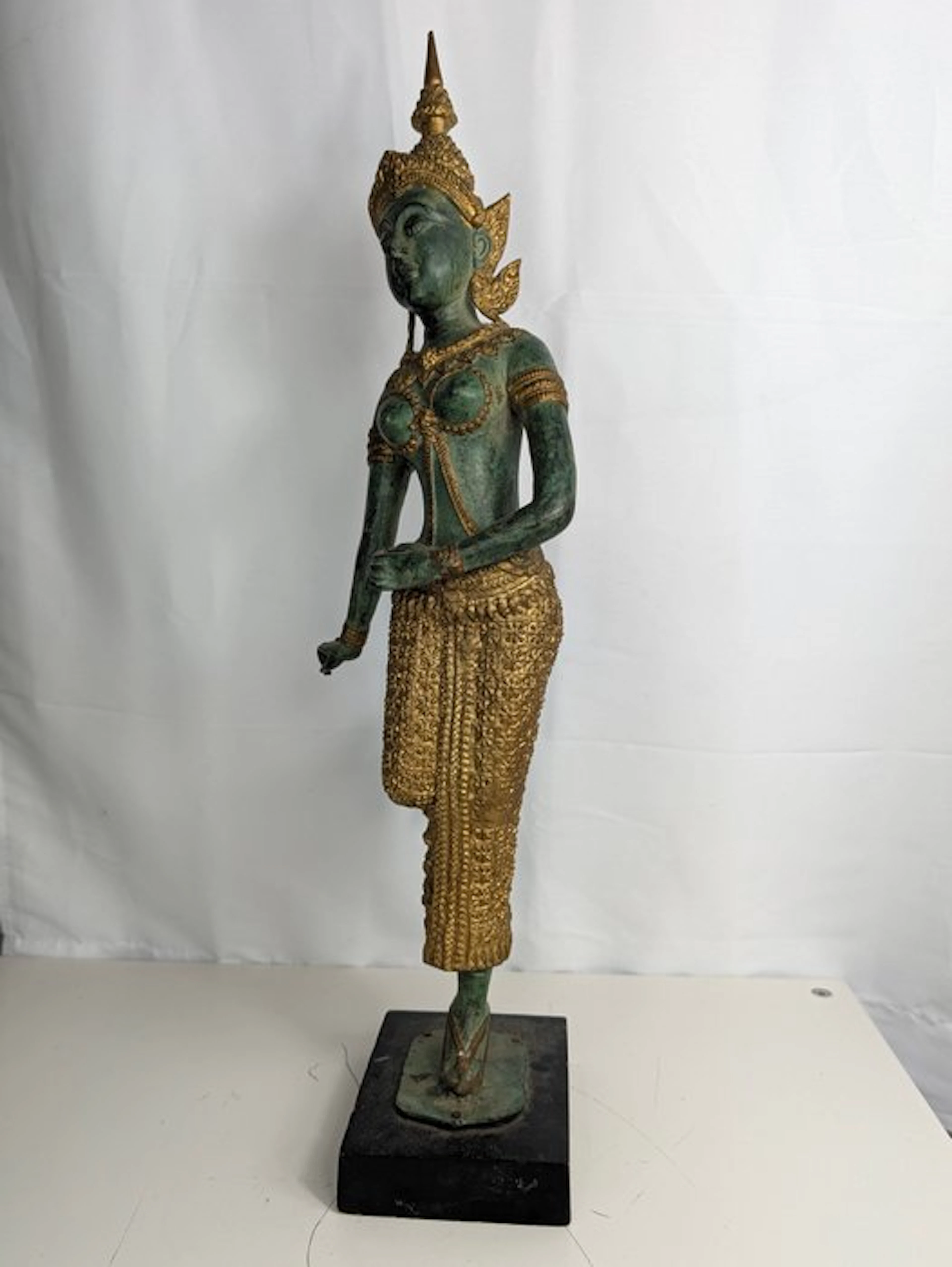 Large Thai temple dancer – Apsara – Bronze with green...
