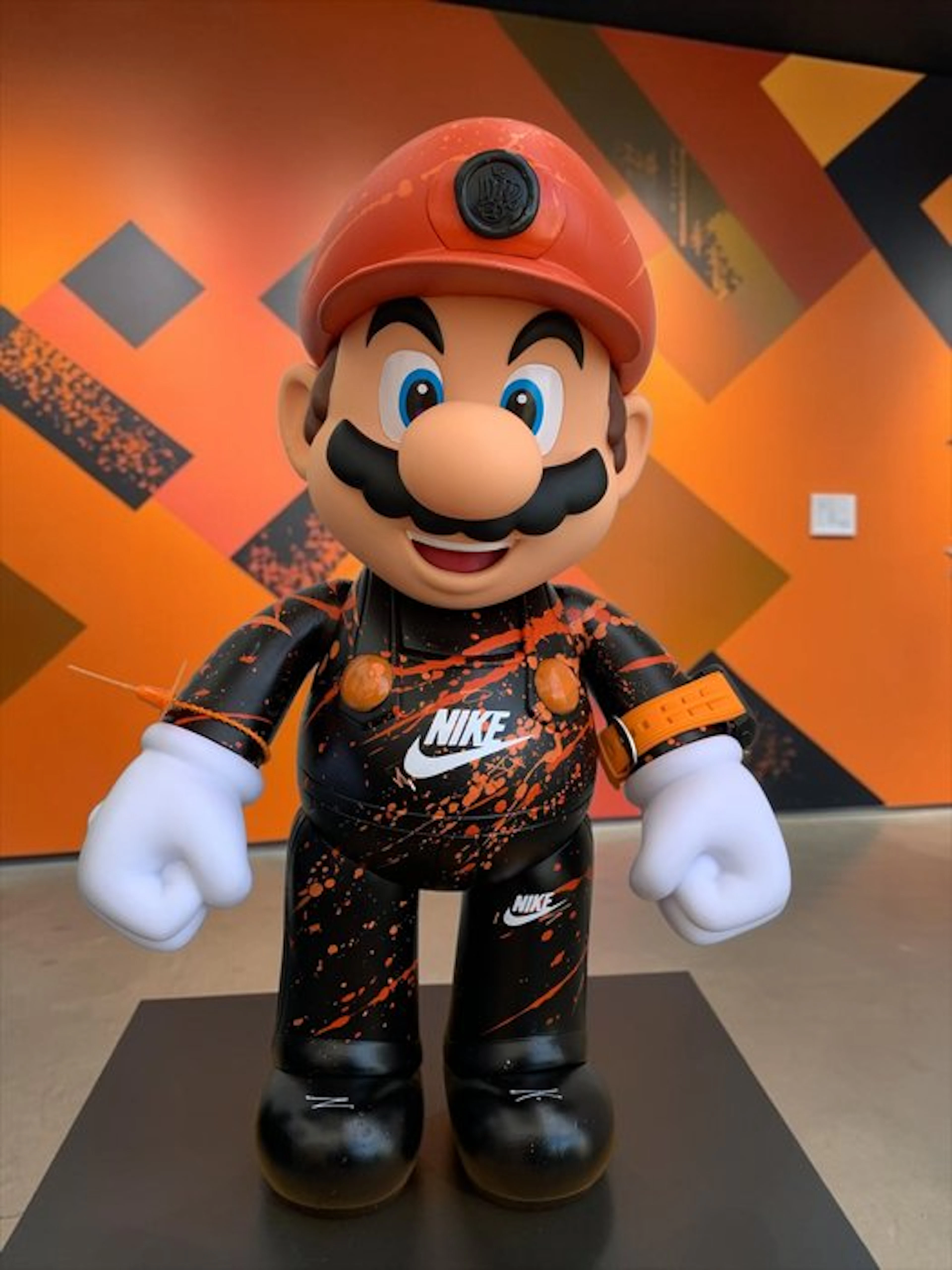WASE - Figurine - SUPER MARIO NIKE AIR CUSTOM STYLE - Resin