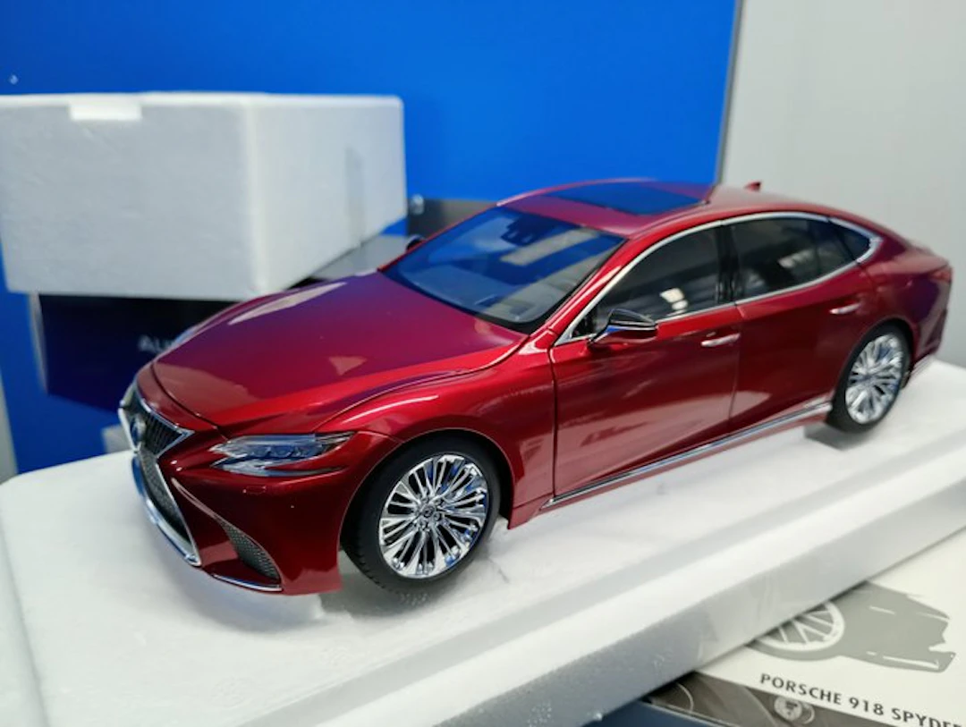 Autoart 1:18 - Model sports car - Lexus LS500h