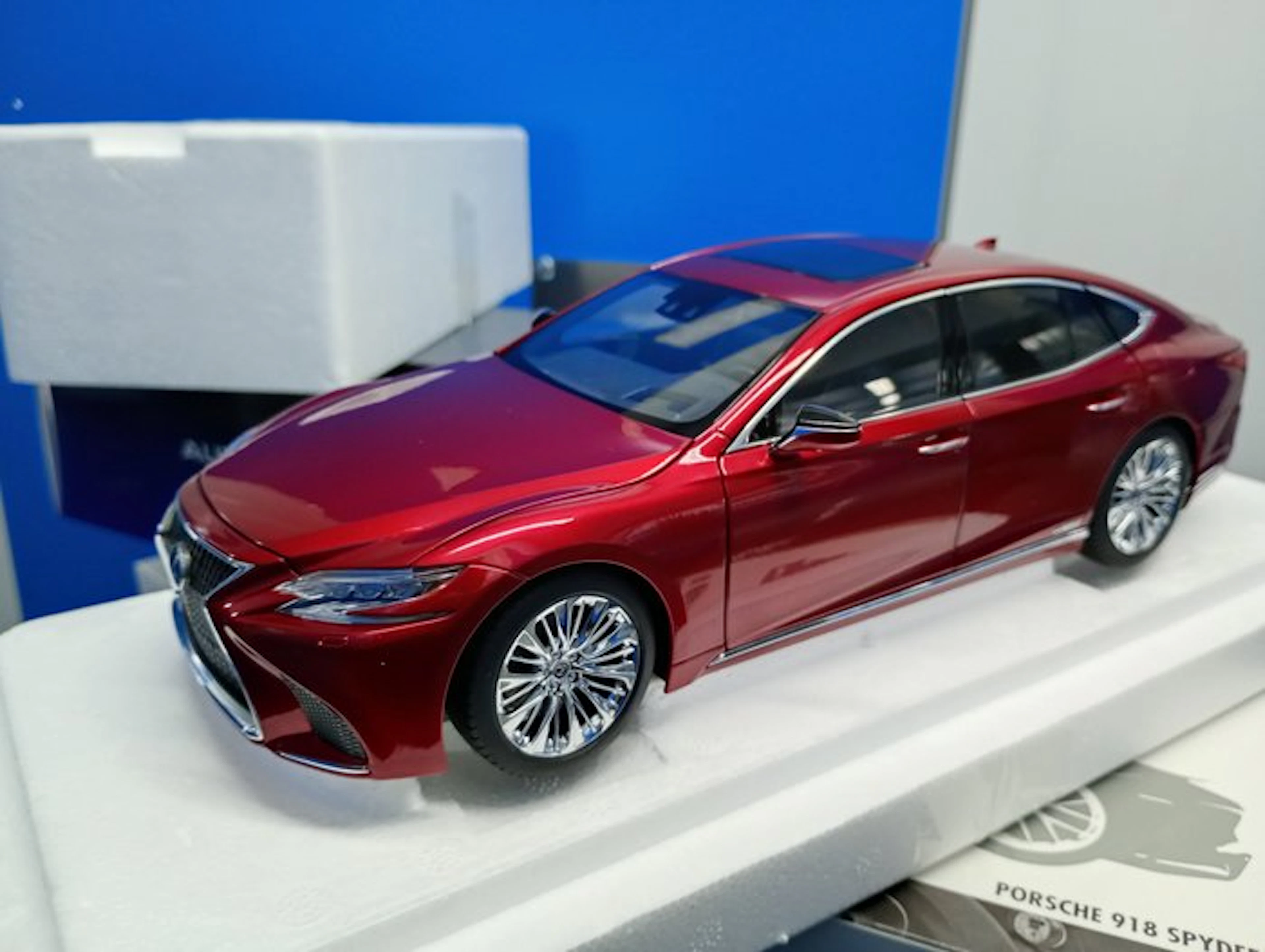 Autoart 1:18 - Model sports car - Lexus LS500h