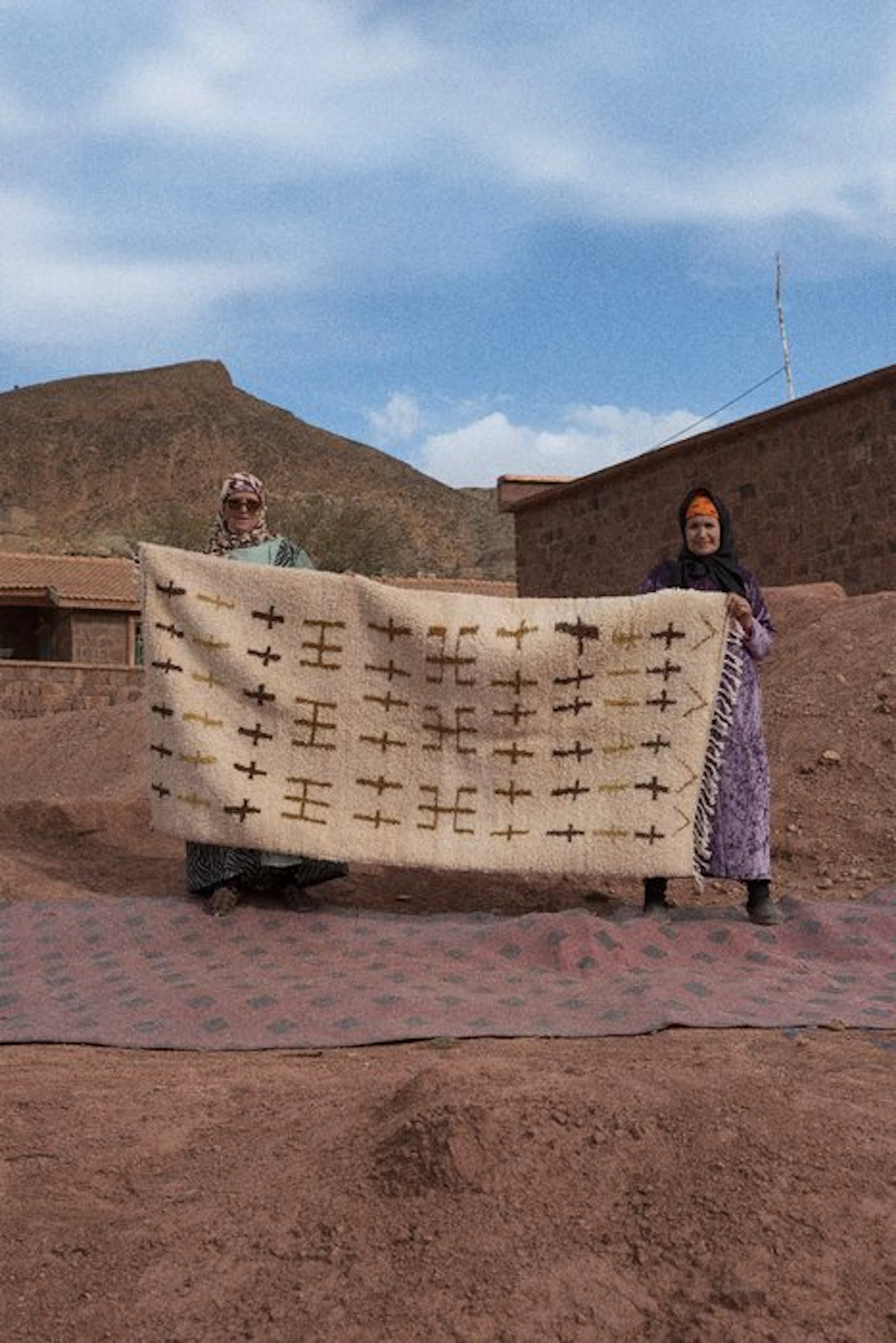 Karpet - Handmade Berber Beni Ouarain rug with traditional symbols