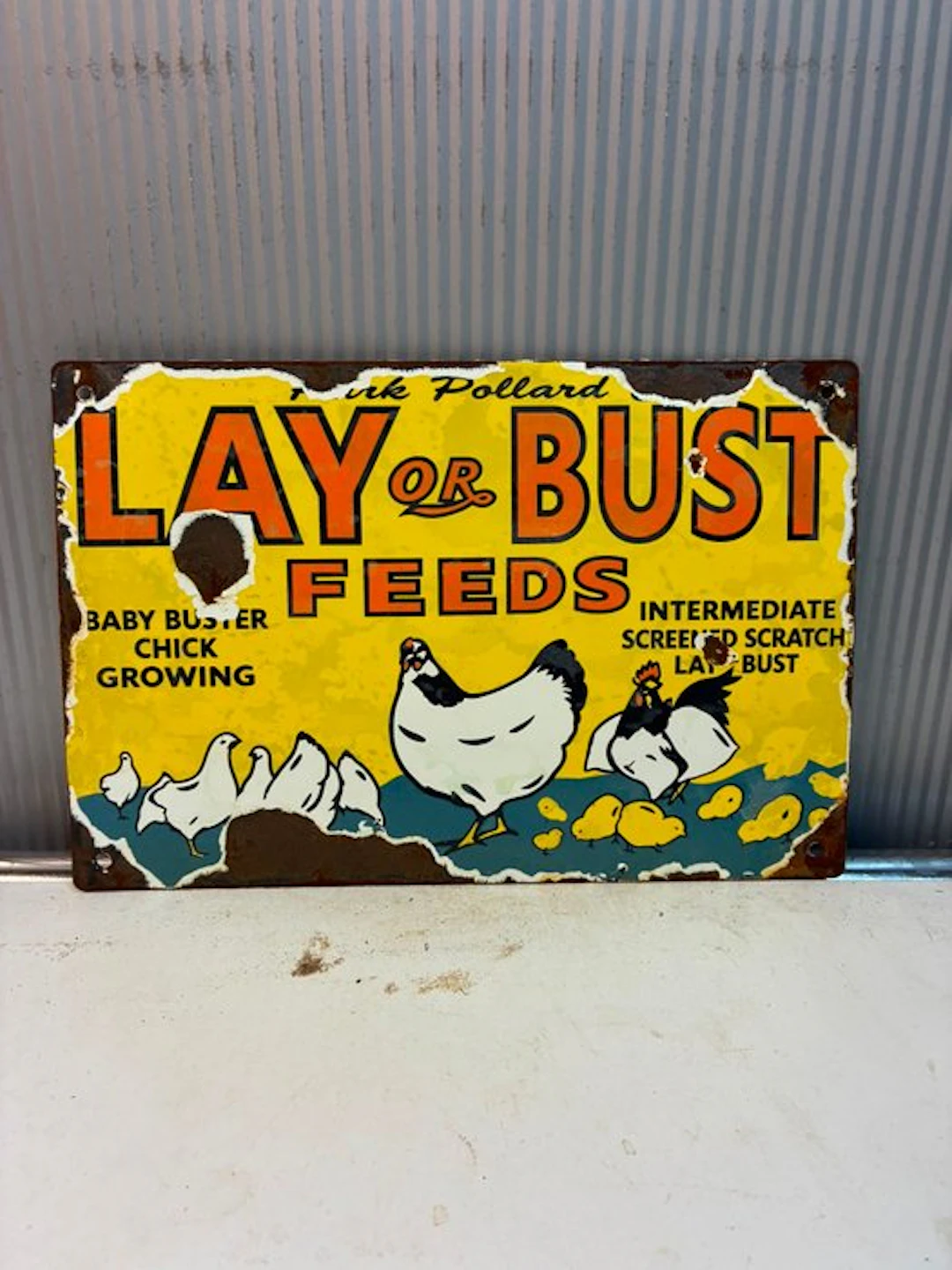Lay or Bust Feeds – Kippenvoer – Emaille Reclamebord - Enamel sign - Enamel