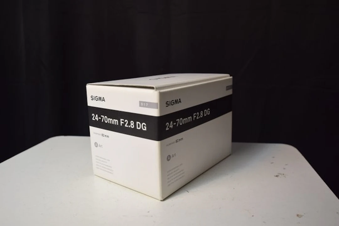 Sigma 24-70mm f/2.8 DG Camera lens