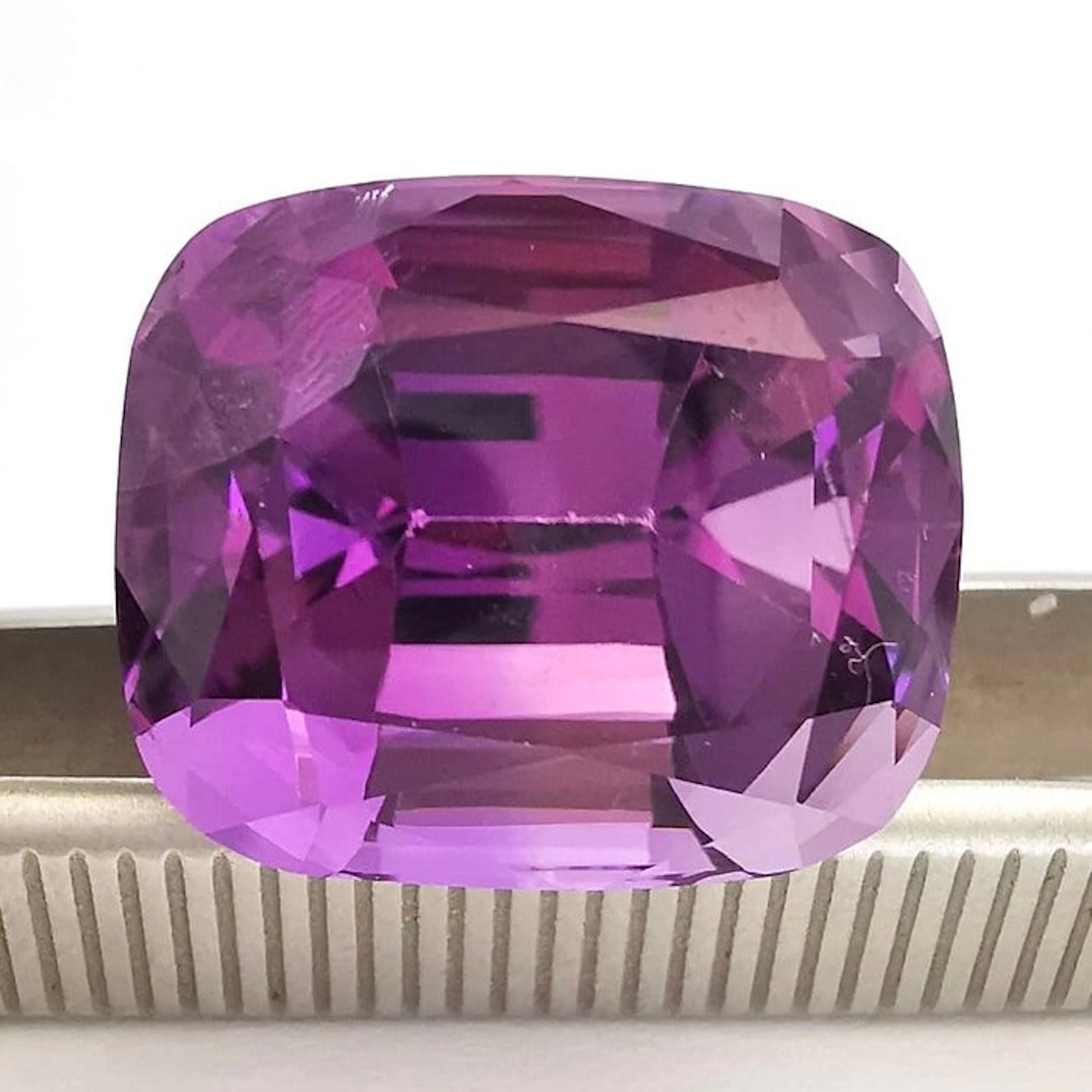 No reserve price Amethyst - 34.24 ct - Antwerp Laboratory...