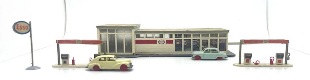 Kibri - Diorama Vintage Esso tankstation met canopy...