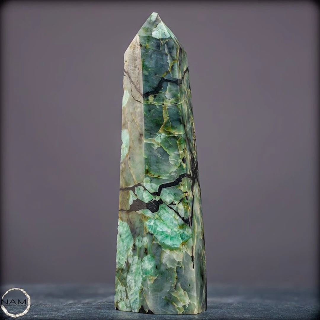 Natural Emerald Obelisk - Top quality- 461.23 g