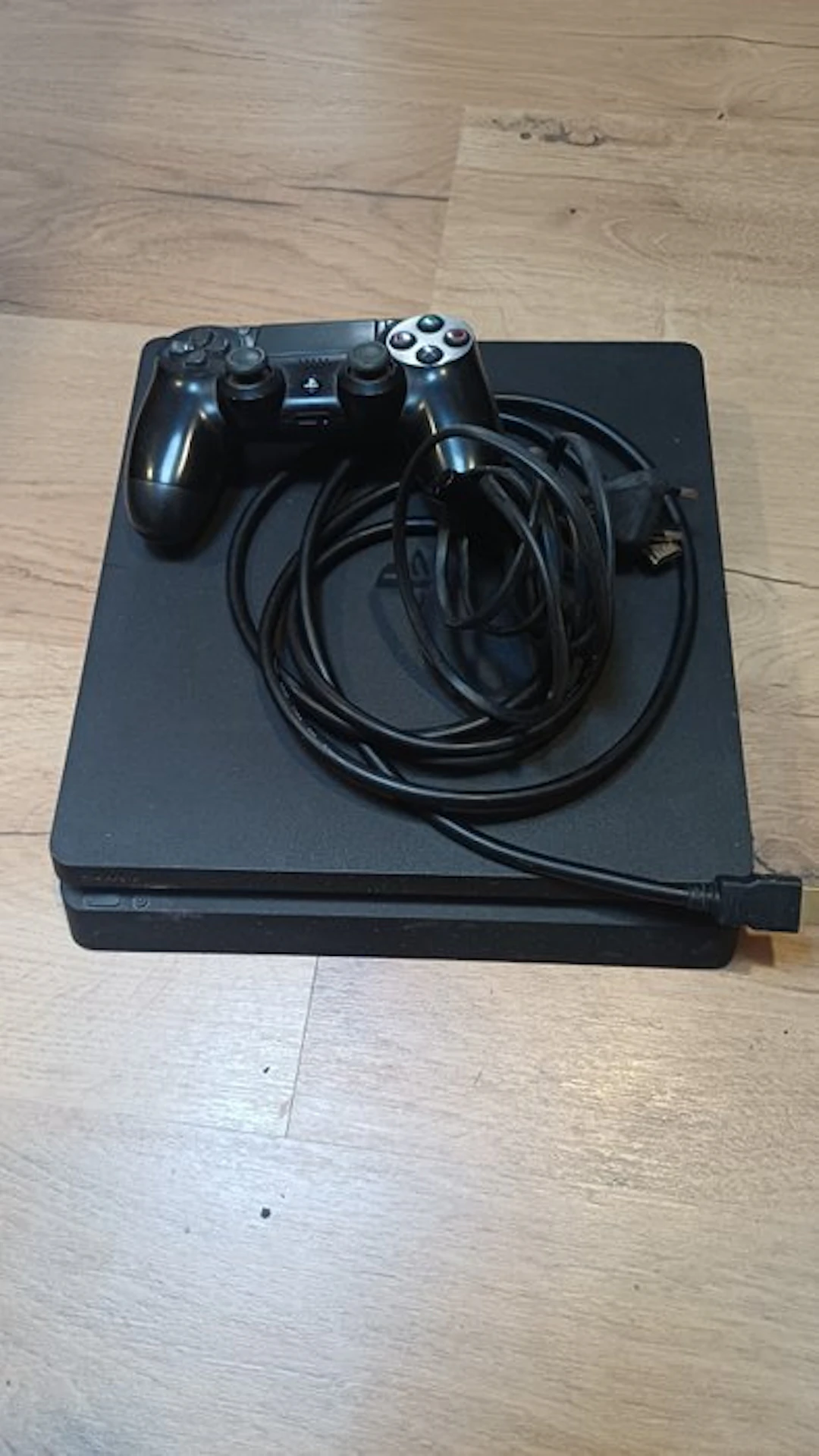 Sony - Playstation 4 (PS4) - Video game console + games - Without original box
