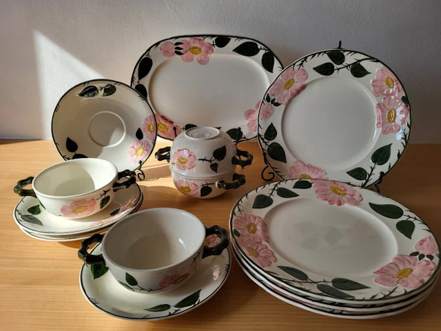 Villeroy & Boch - Table service (13) - Porcelain - Villeroy Boch Wildrose