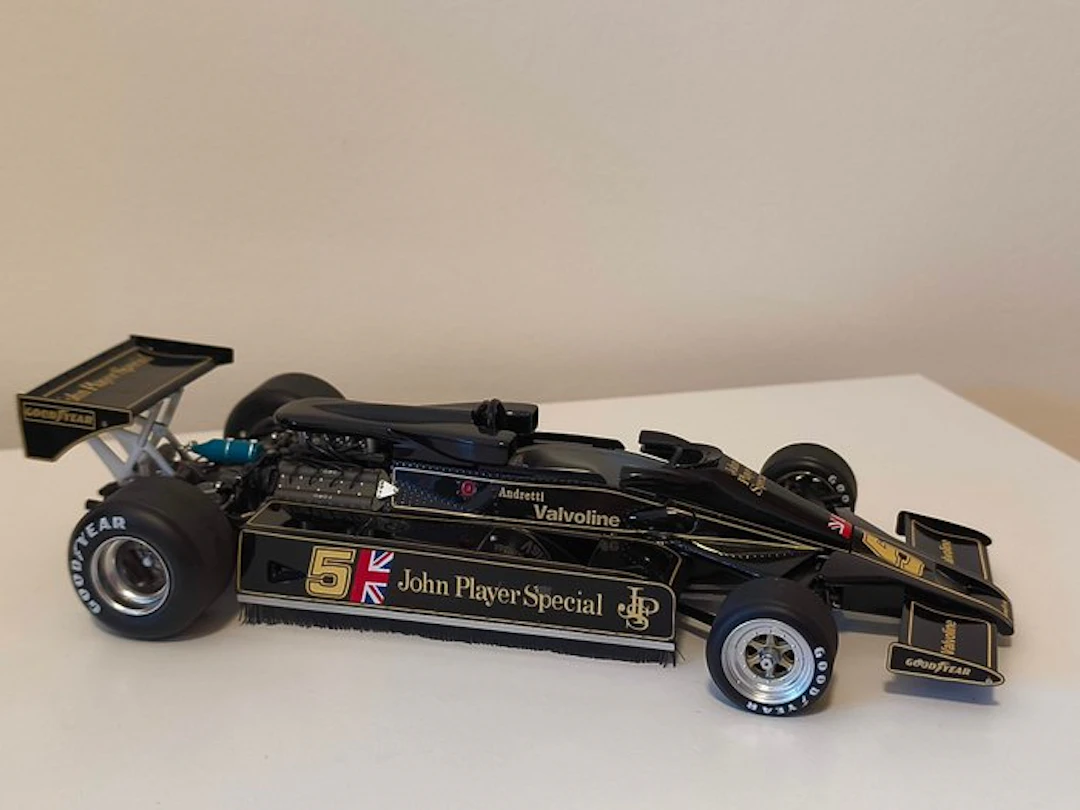 TrueScale Miniatures 1:18 - Model car - Lotus Type 78 John Player Special