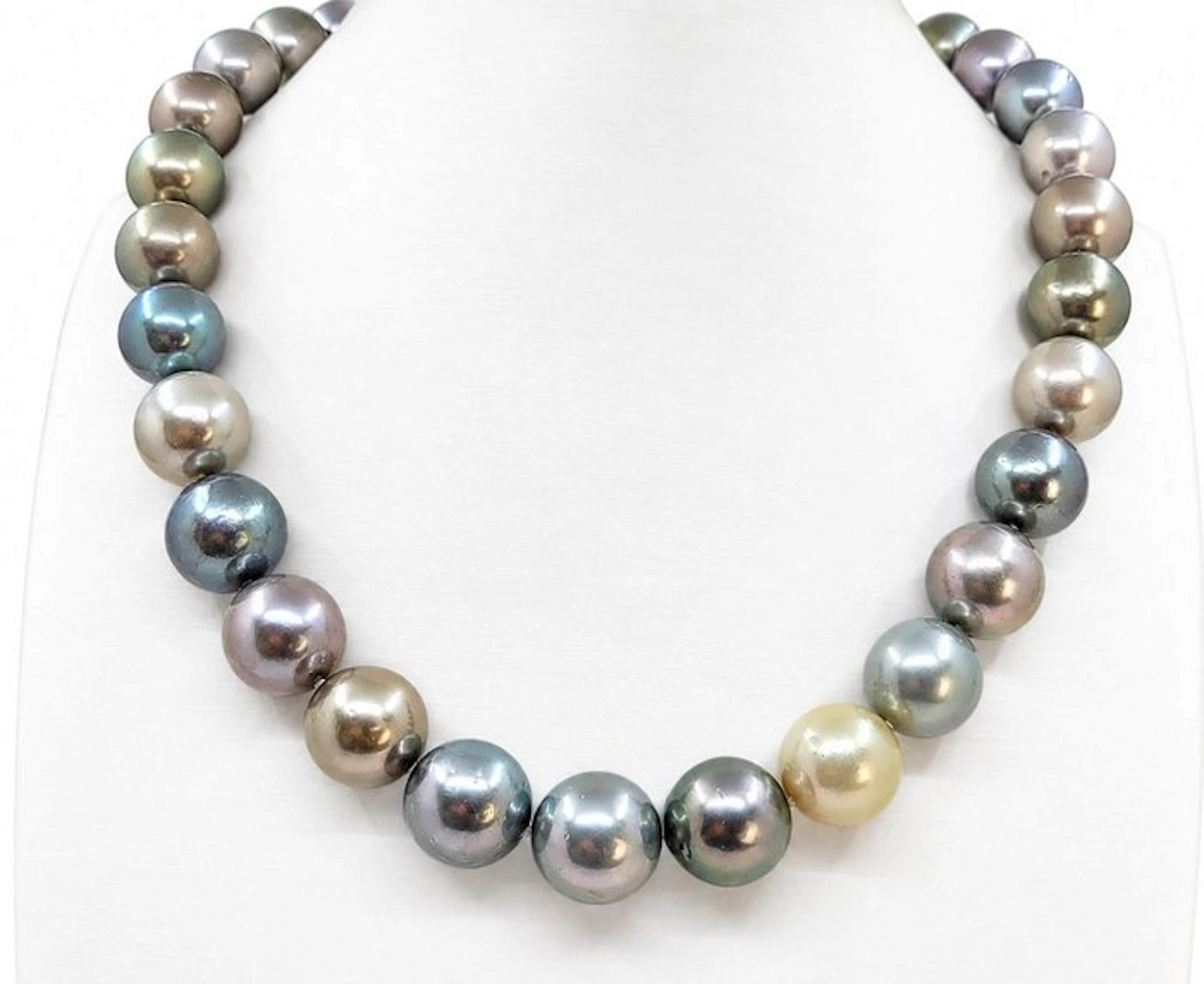 Necklace ALGT Certified Round Tahiti Pearls - Huge Size - 11.9x14.8mm
