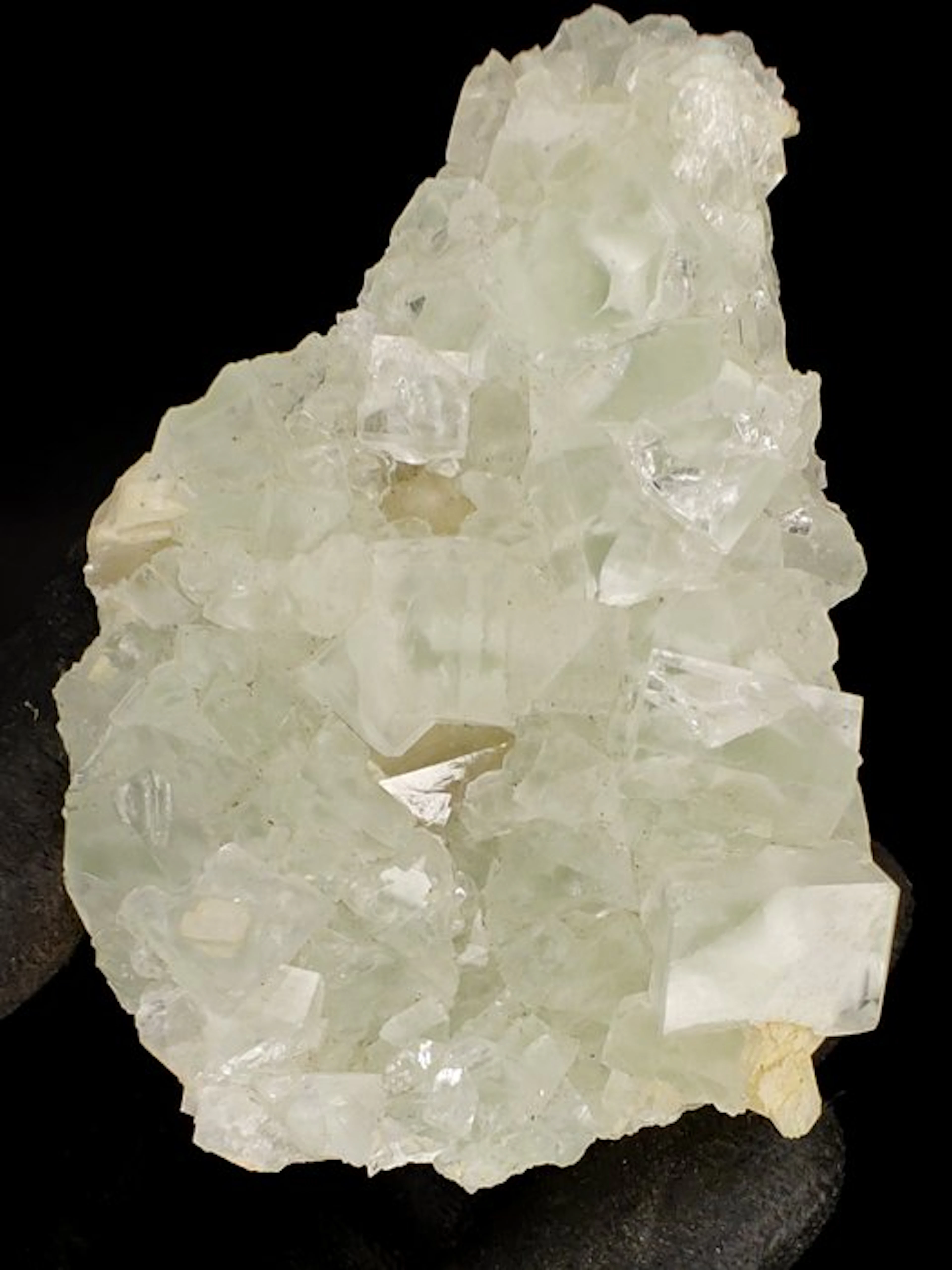 Scheelite over Fluorite rare association - Height: 9 cm - Width: 5 cm- 214 g