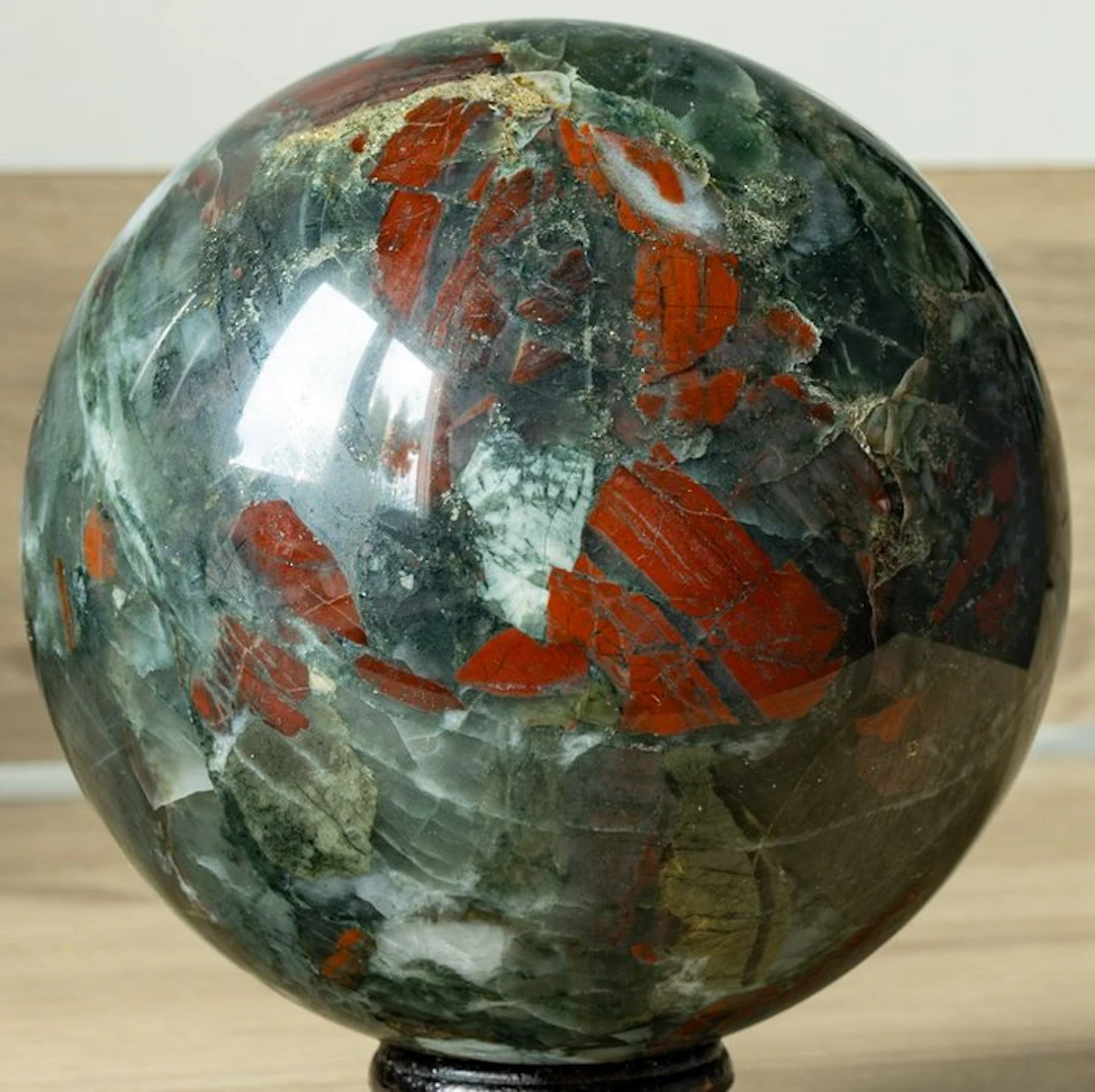 Fine Blood Stone Sphere Sphere - Height: 12.3 cm - Width: 12.3 cm- 2618 g
