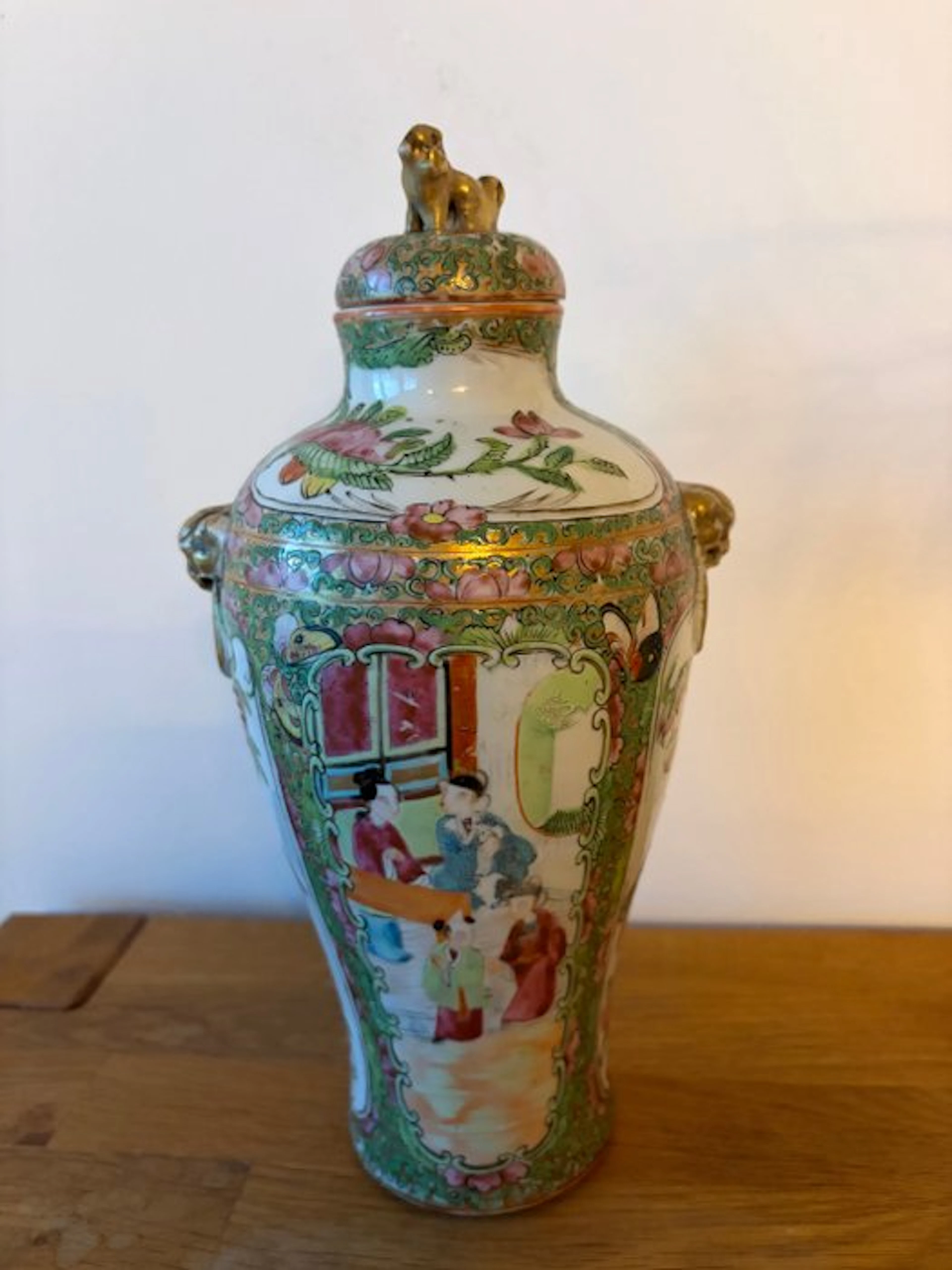 Baluster vase - Porcelain - China - Qing Dynasty (1644-1911) - Foo Dog Finial