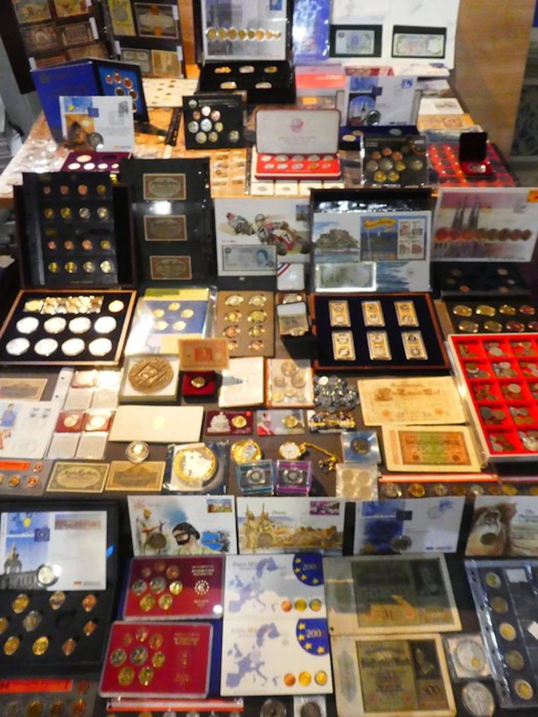 Europe. Collection of coins/banknote/medals/euro inkl