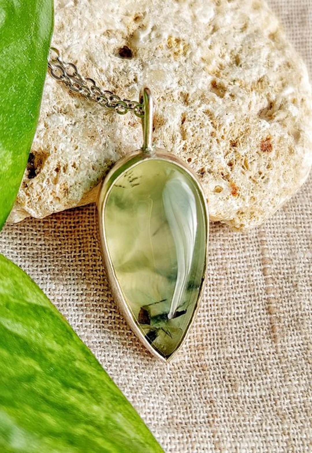 Jewel 'Prato d'Irlanda' handcrafted in 925 silver with top-quality Prehnite