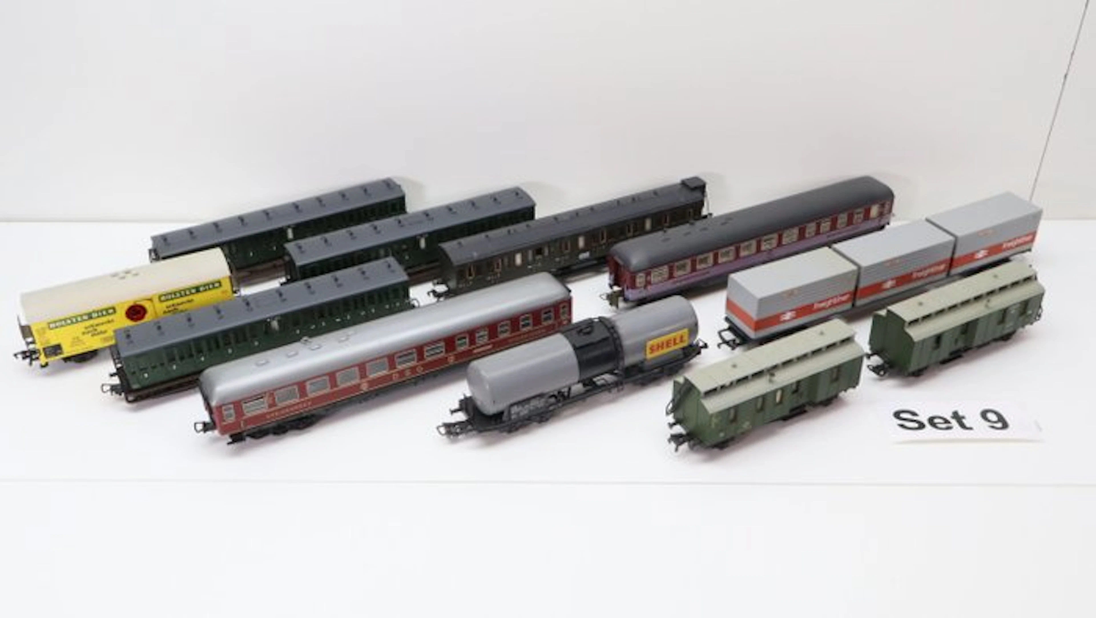 Differnt Brands H0 - Model train passenger carriage set...