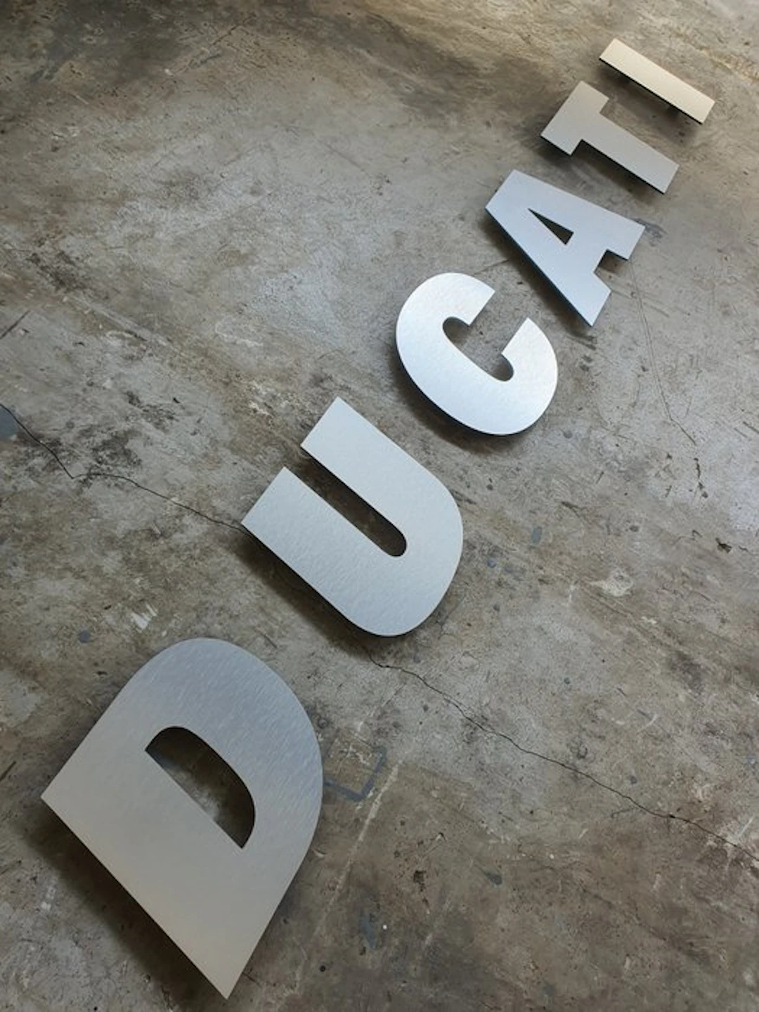 Sign - Ducati - Wall professionnel logo in Aluminium* Brushed Silver - XL size