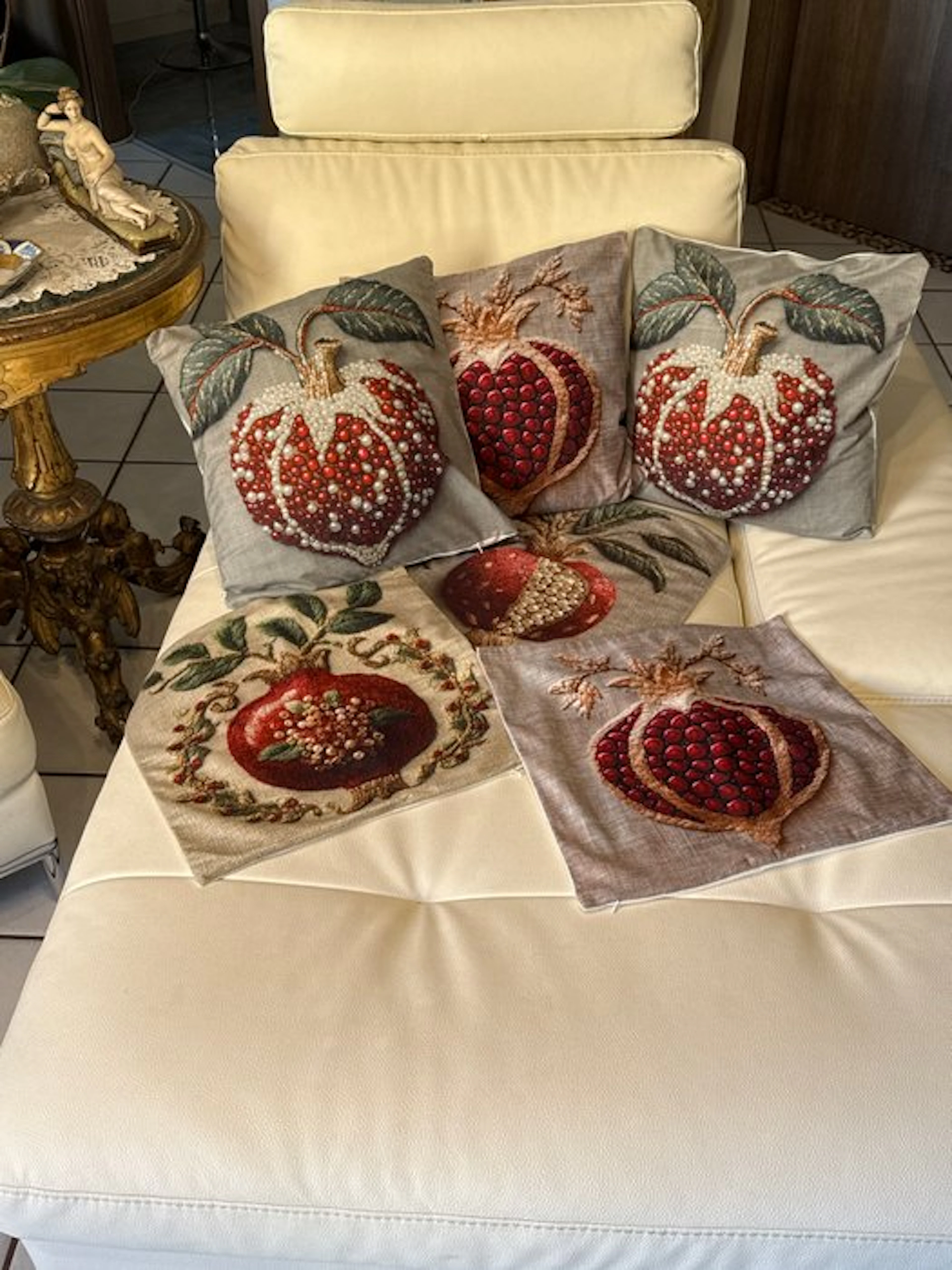 san Leucio top quality - 6 cushions in pomegranate velvet-satin; wish them well