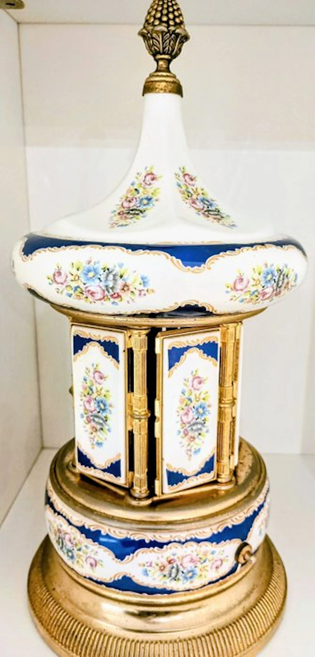 Lador - Musical cigarette dispenser - Ceramic, Metal - Carillon