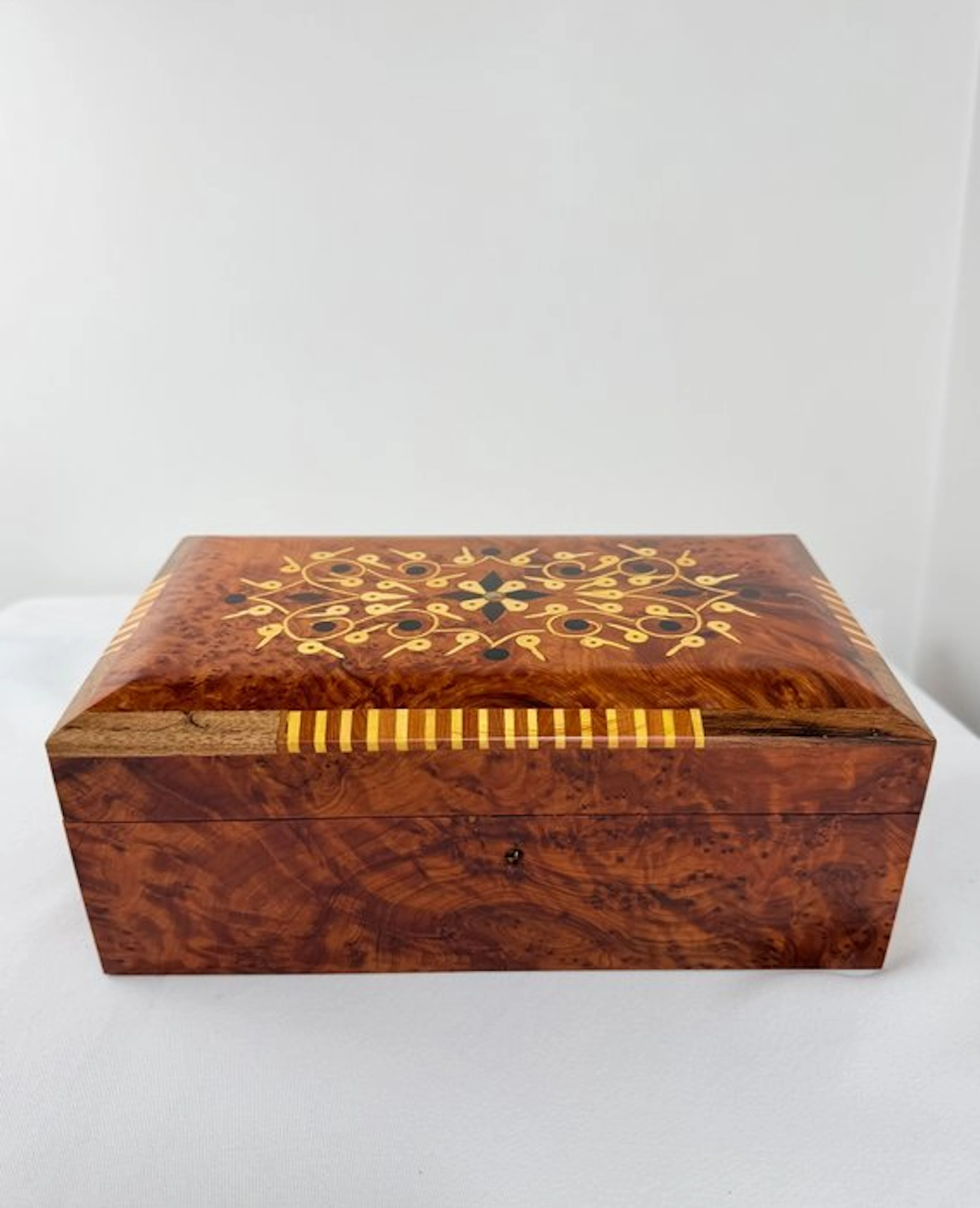 Jewellery box - Thuja root and mother-of-pearl - Box in thuya burl