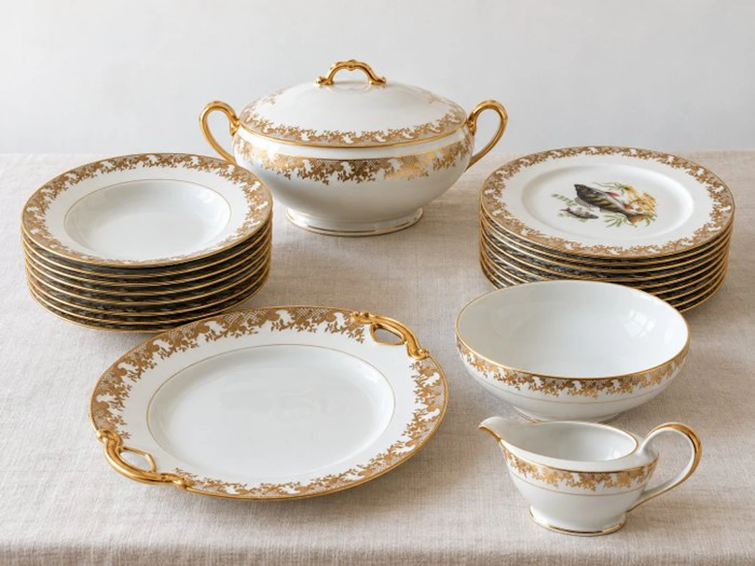 Limoges - Bernardaud & Cie - Plate (27) - décor de...