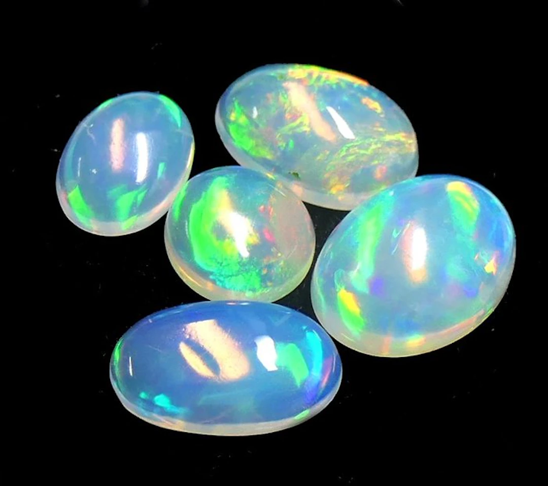 Splendid Opals 100% Natural Cabochon- 0.92 g - (5)