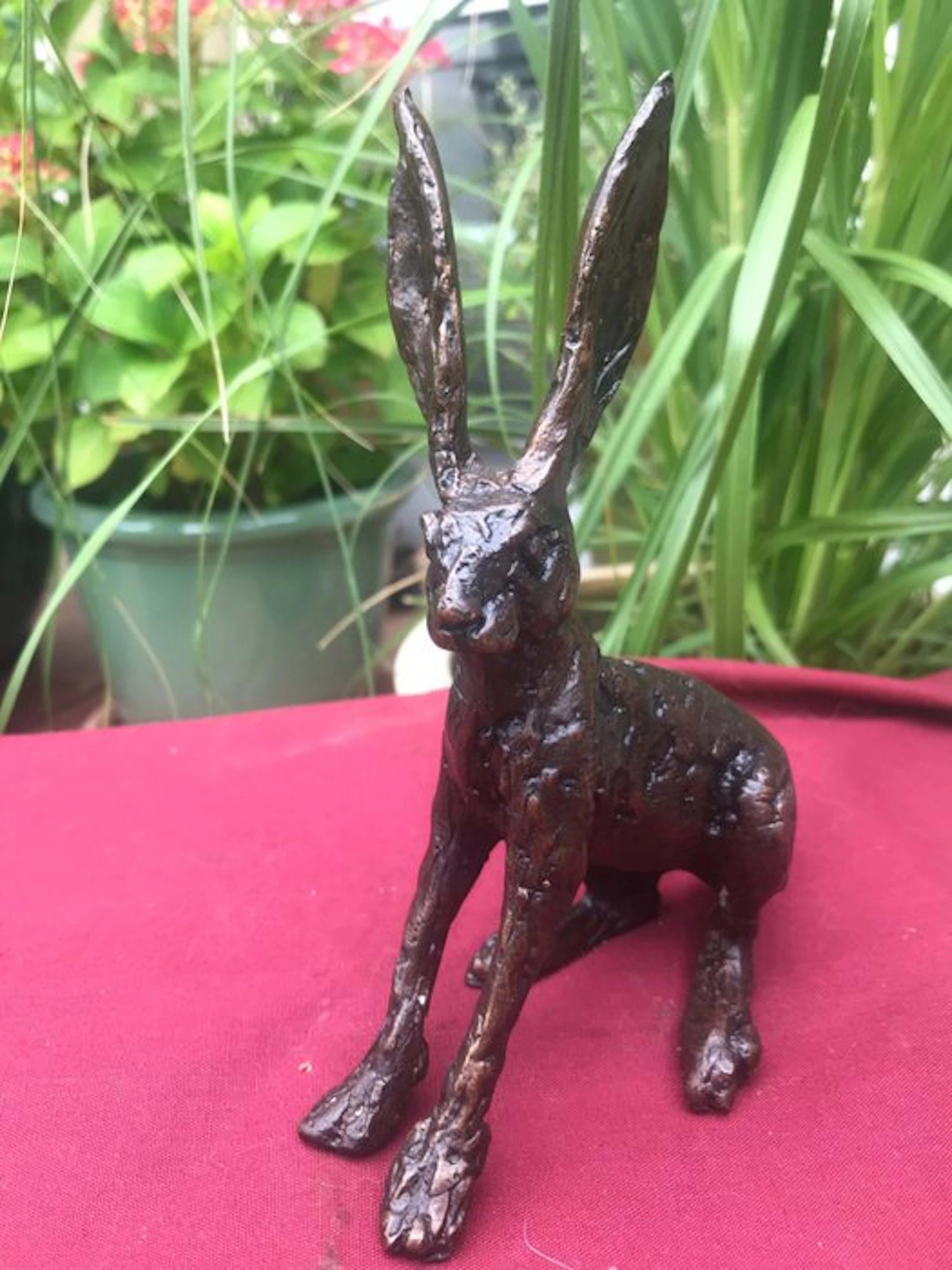 Sculpture, Rabbit looking - 16 cm - Patinated bronze
