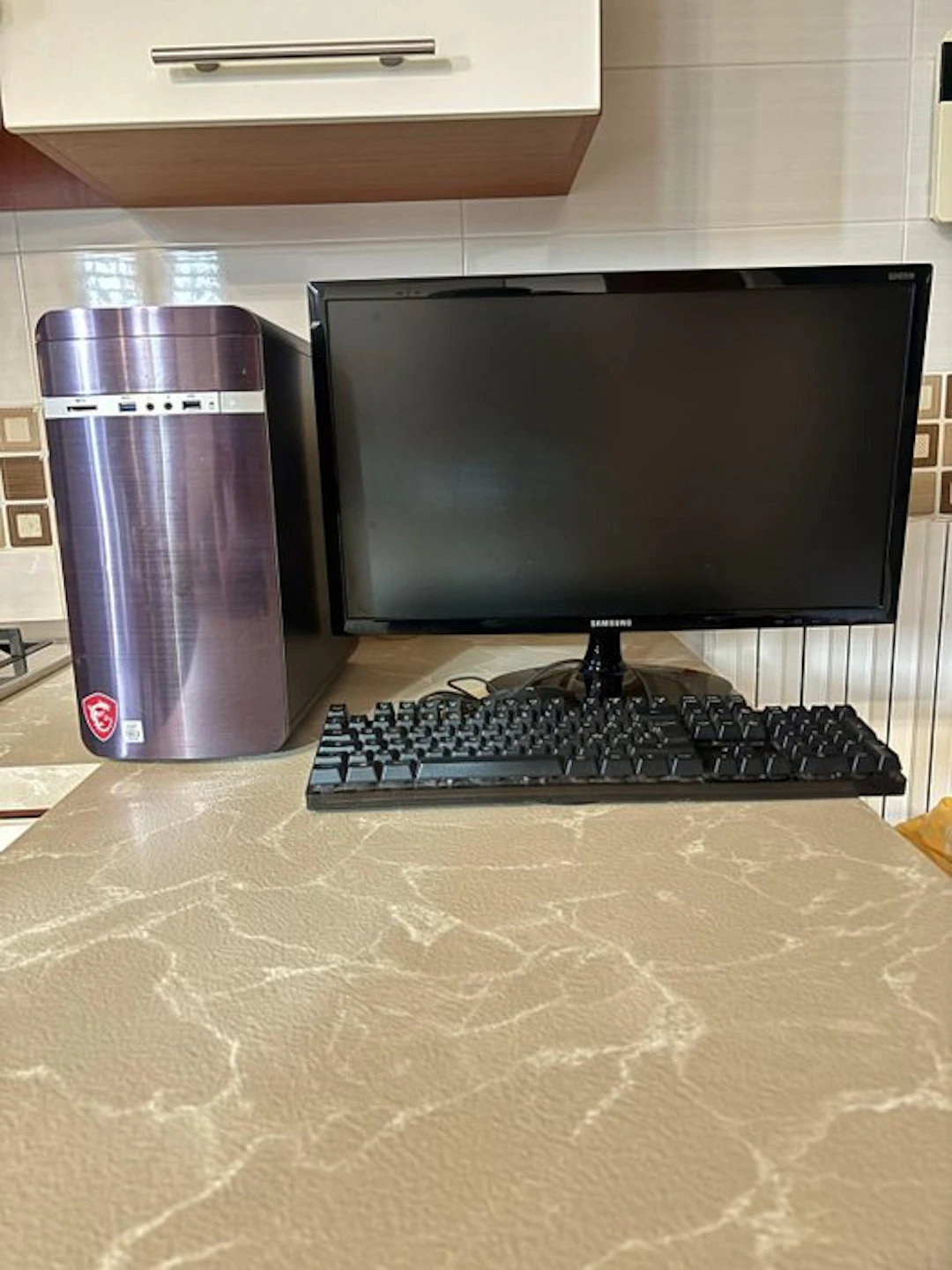 MSI, Samsung S24D330 - All-in-one PC (1)