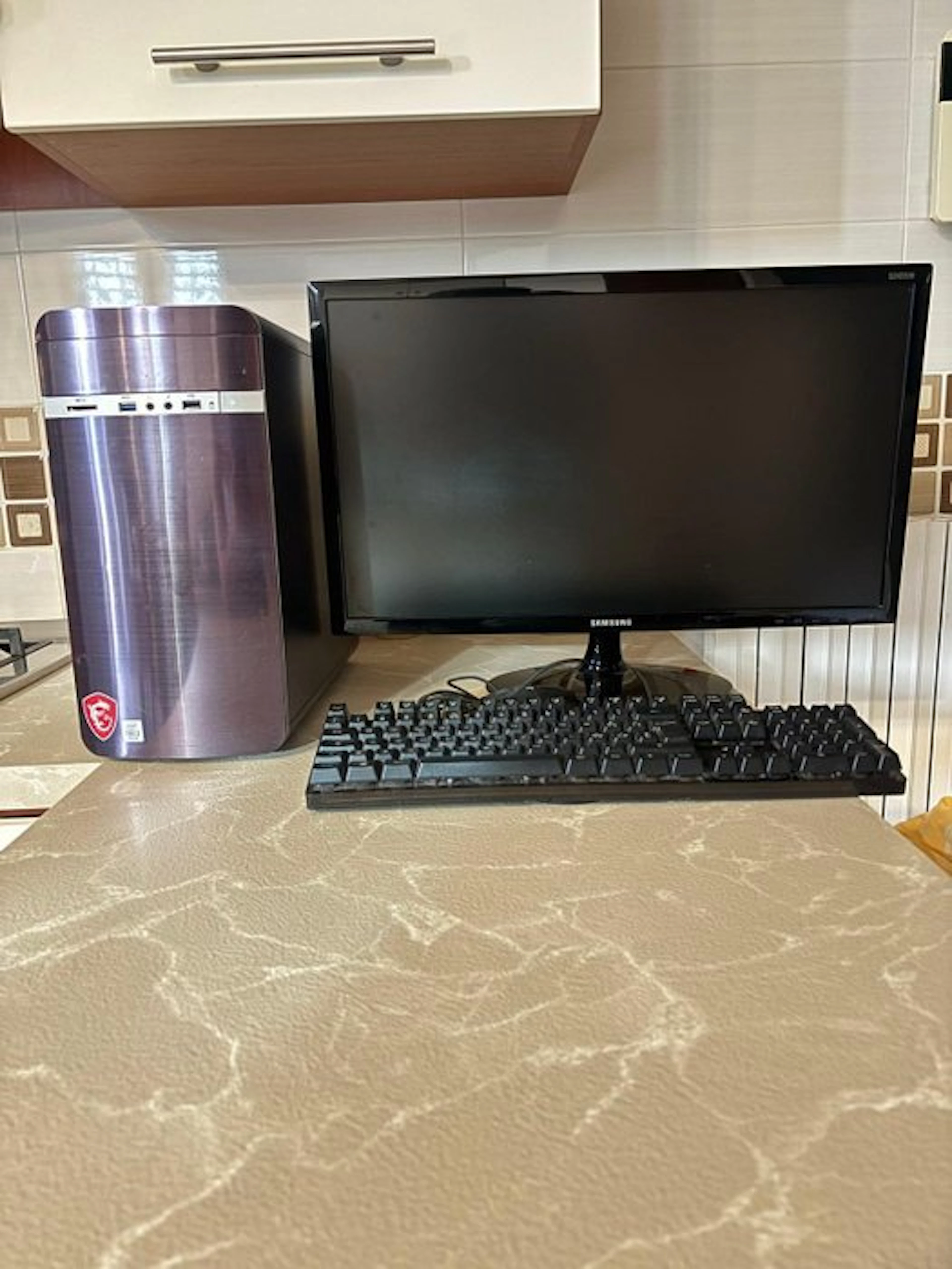 MSI, Samsung S24D330 - All-in-one PC (1)