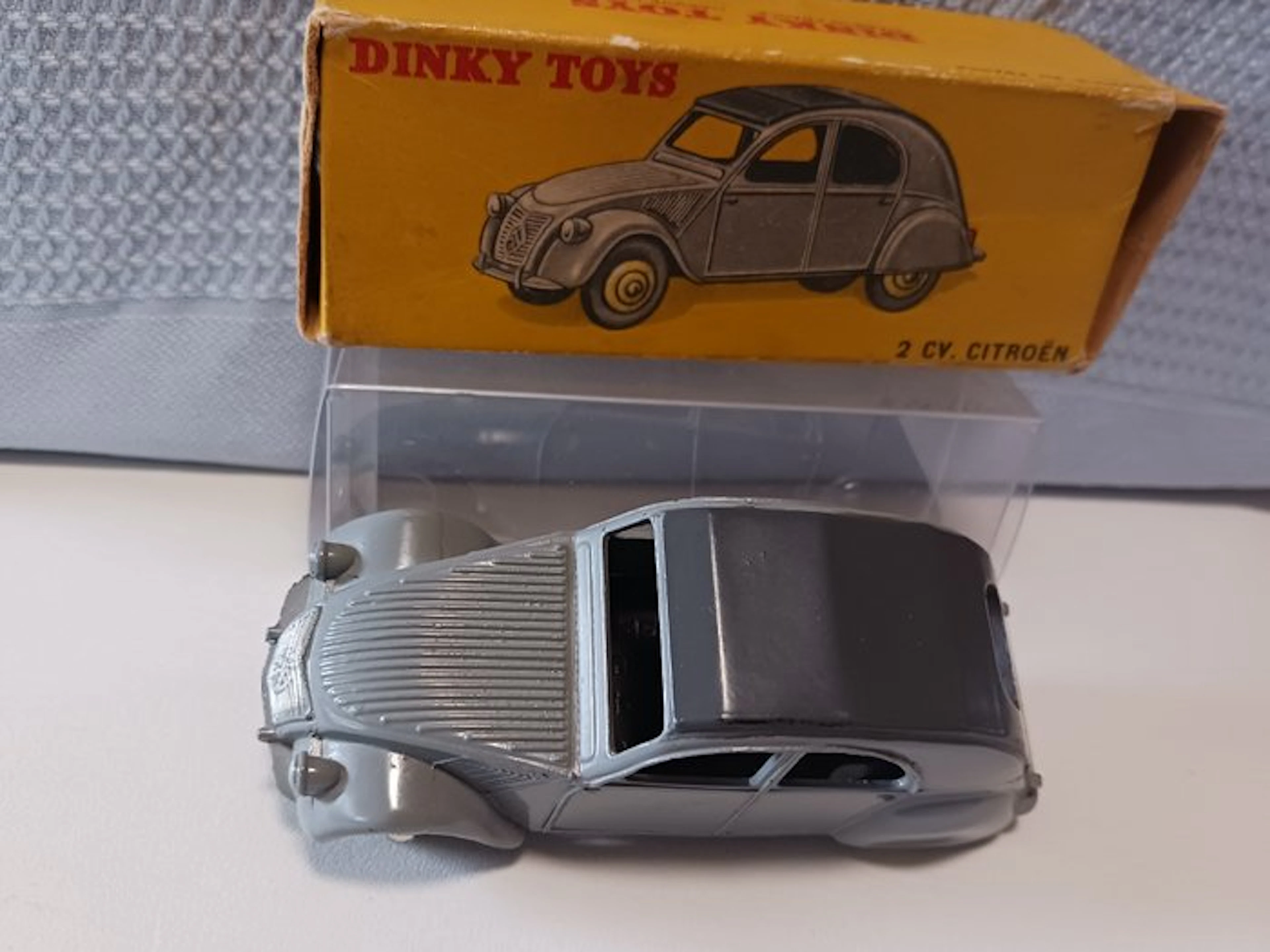 Dinky Toys 1:43 - Model car - Citroën 2CV