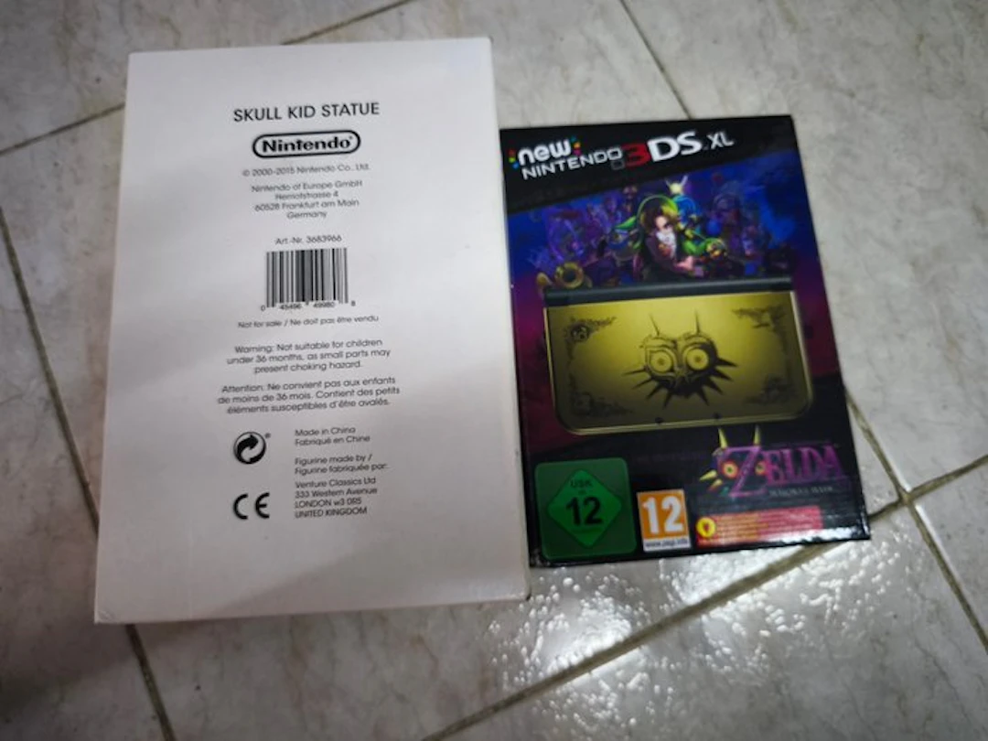 Nintendo - New 3DS XL - The Legend of Zelda: Majora's...