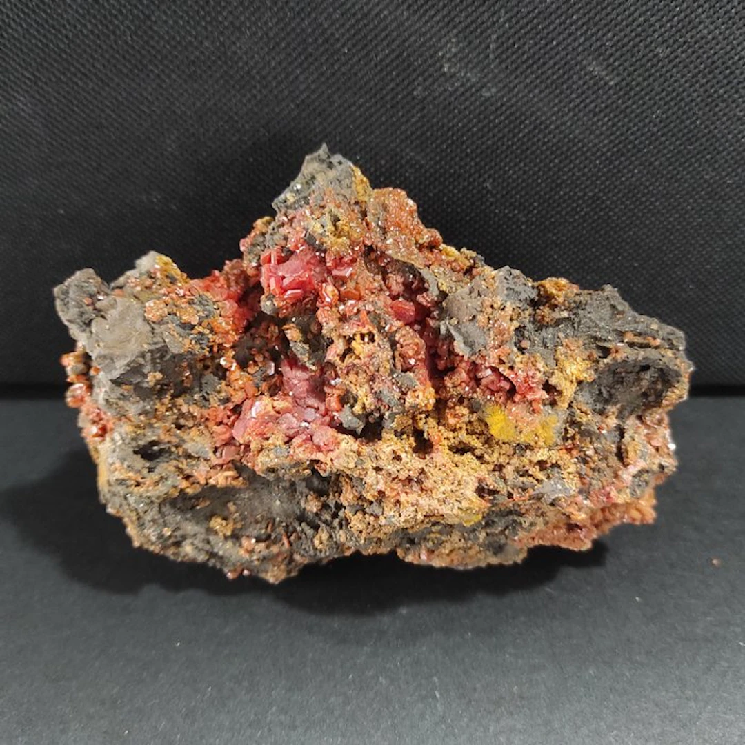 Vanadinite Crystals on matrix - Height: 5 cm - Width: 6 cm- 370 g - (1)