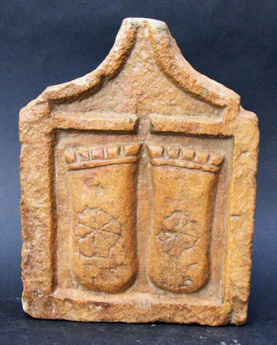 Sculpture, Empreintes de pieds de Vishnu - 24 cm - Stone - 1850