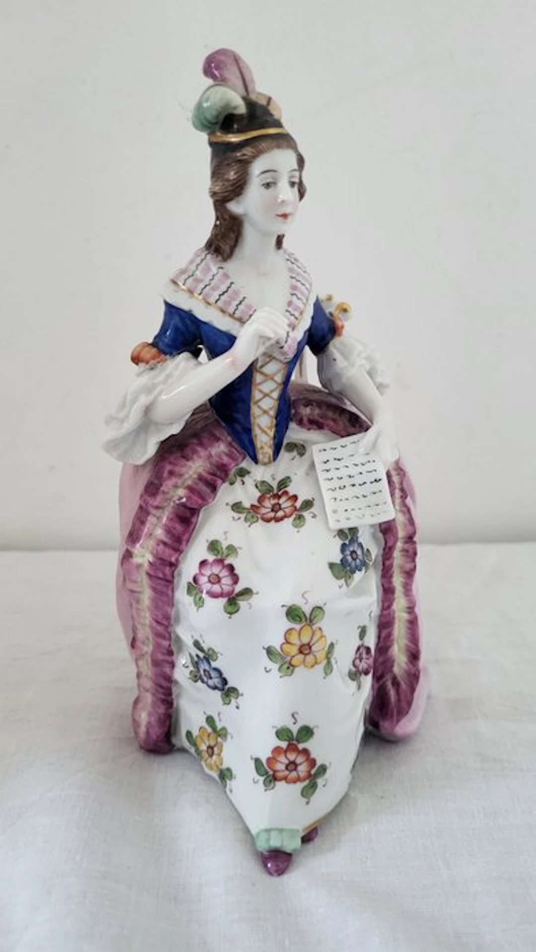 Vienne style - Figurine - la lecture - Porcelain