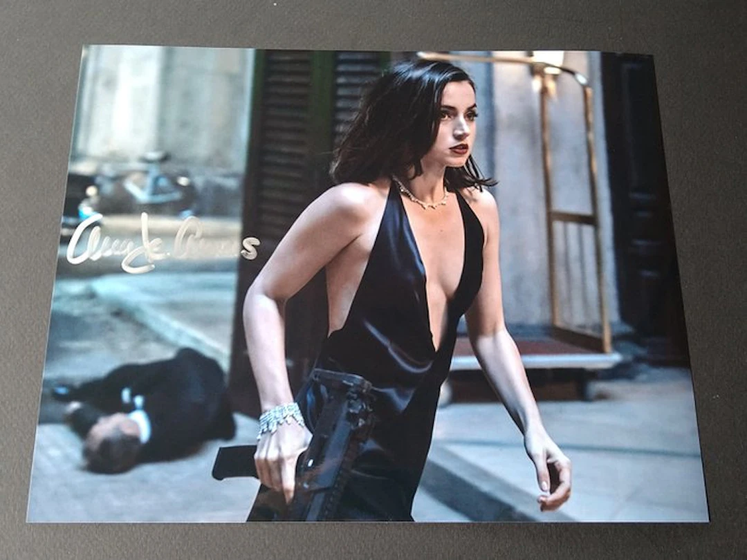 James Bond 007: No Time To Die - Ana de Armas "Paloma" - Signed photo with COA
