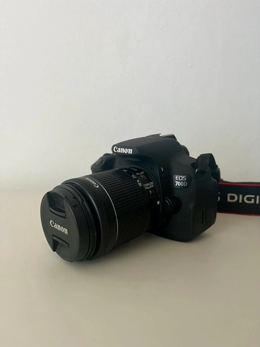 Canon EOS 700D + EF-S 18-55mm f/3.5-5.6 IS STM Digital camera