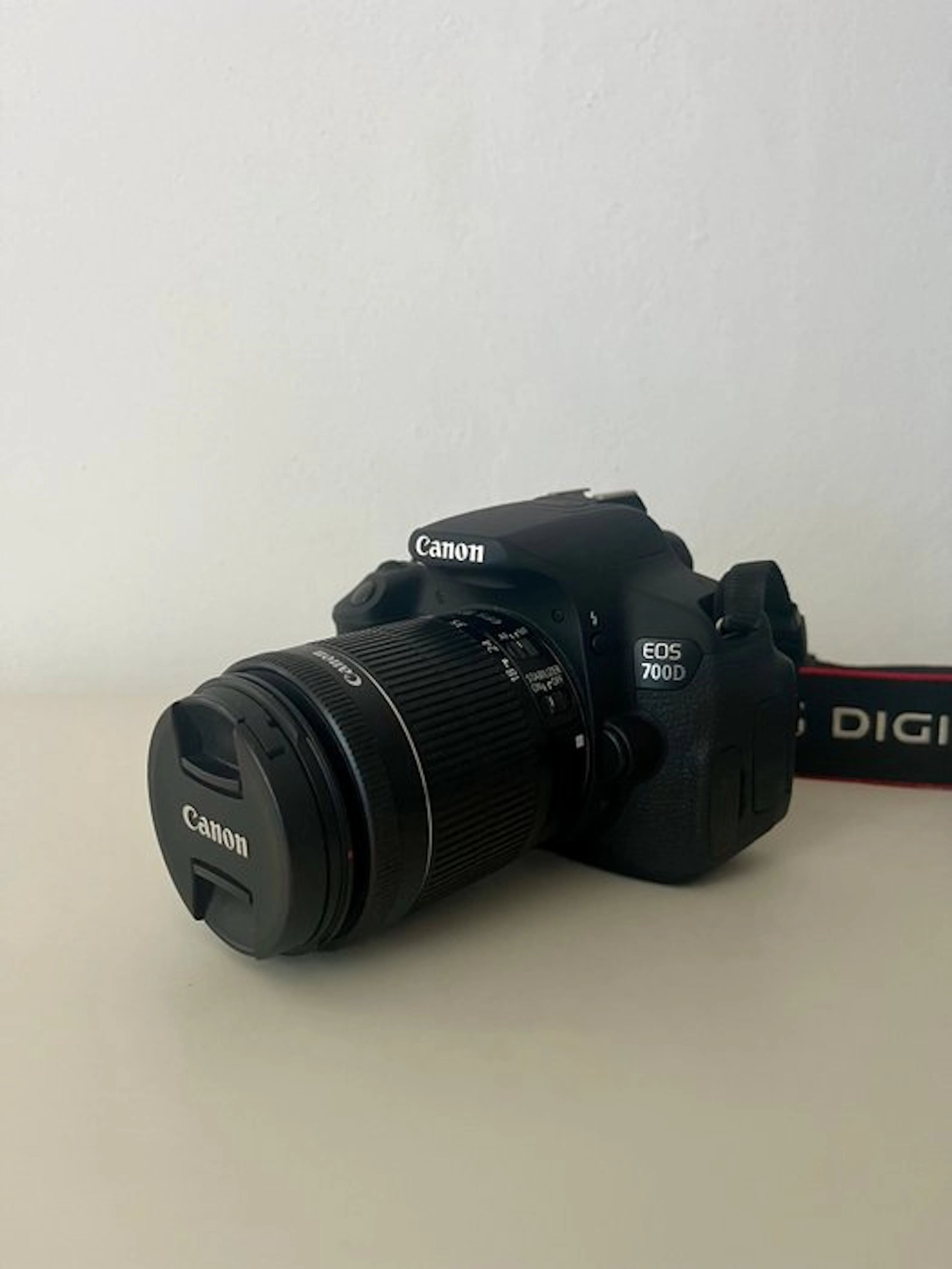 Canon EOS 700D + EF-S 18-55mm f/3.5-5.6 IS STM Digital camera