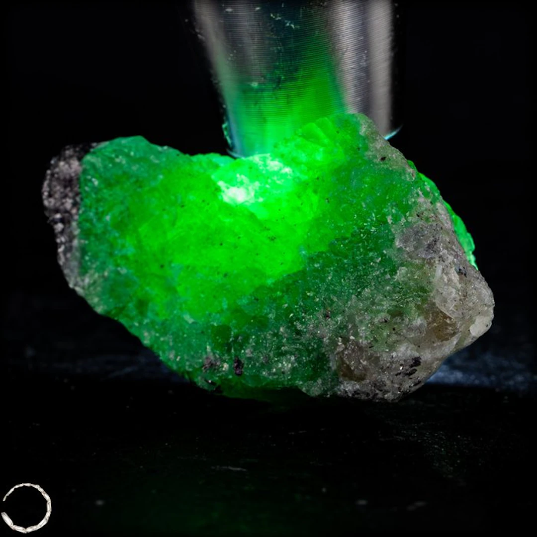 Natural top-quality Tsavorite crystal from Tanzania. 51.15 ct- 10.23 g