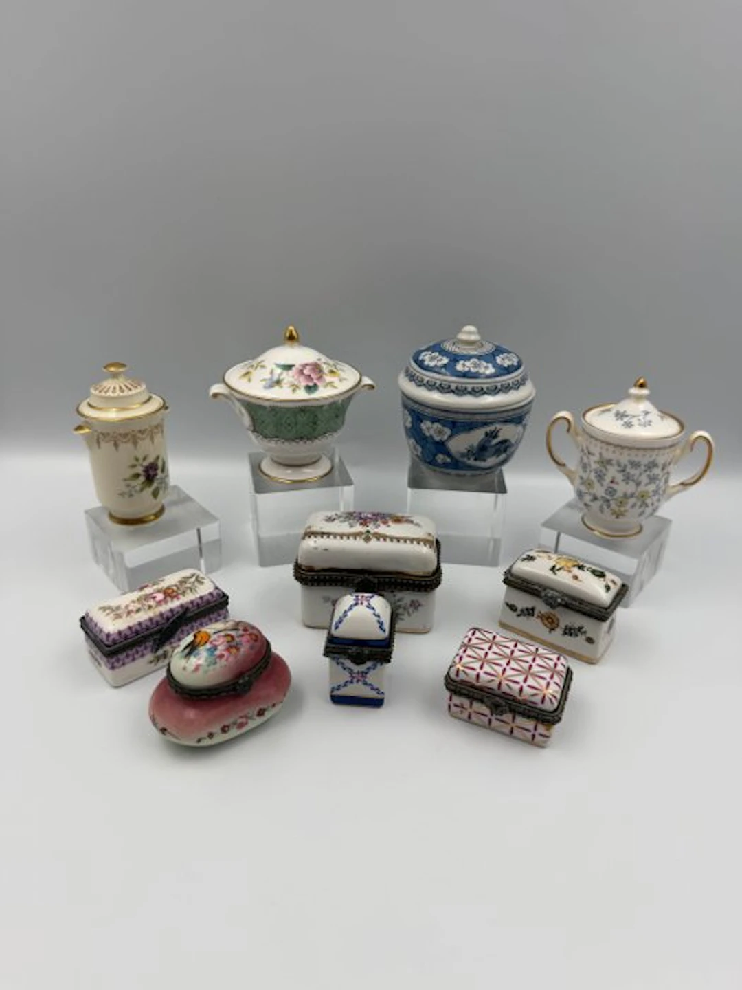 Themed collection - Collection of 10 porcelain miniatures...