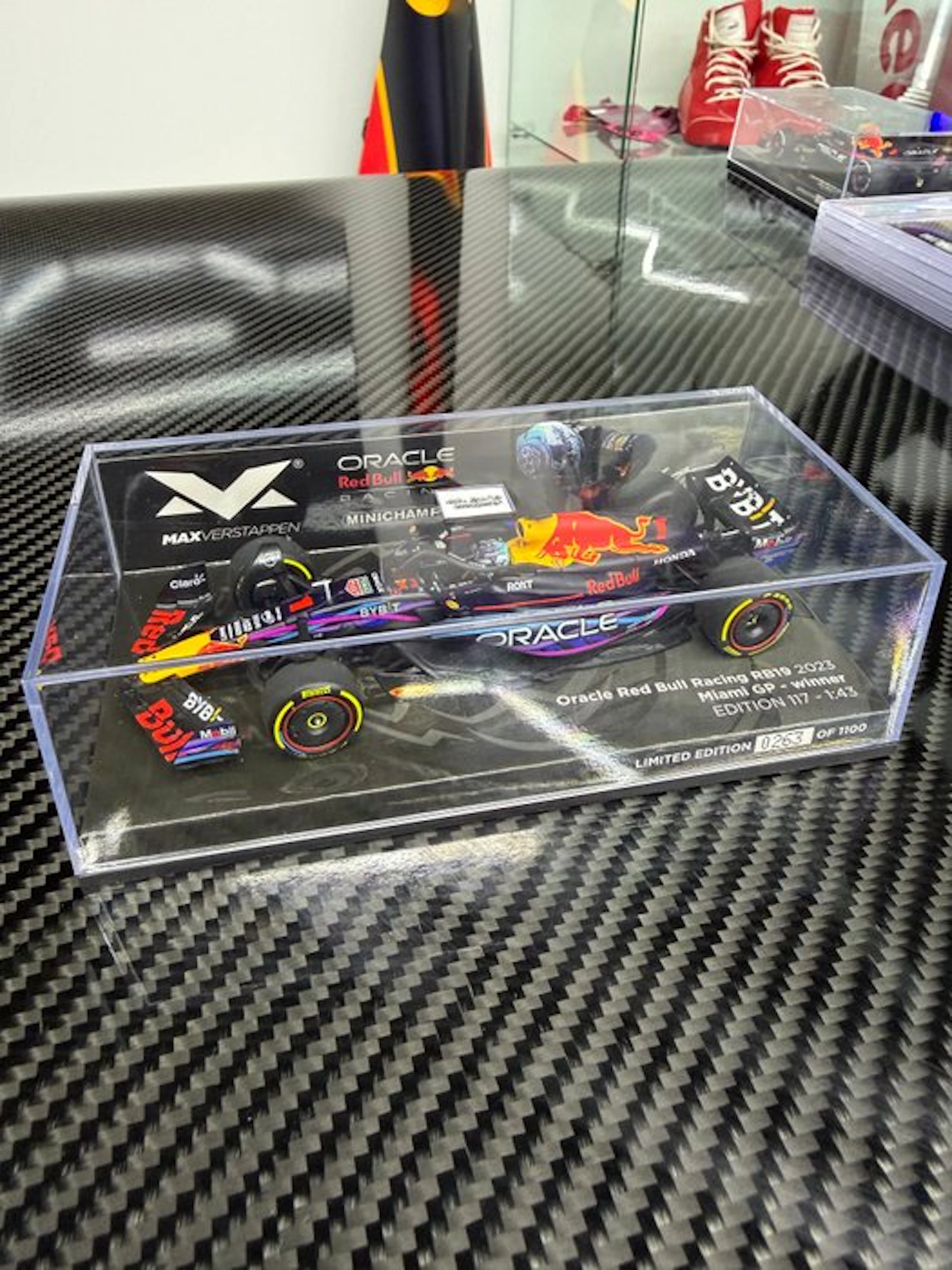 MiniChamps 1:43 - Model sports car