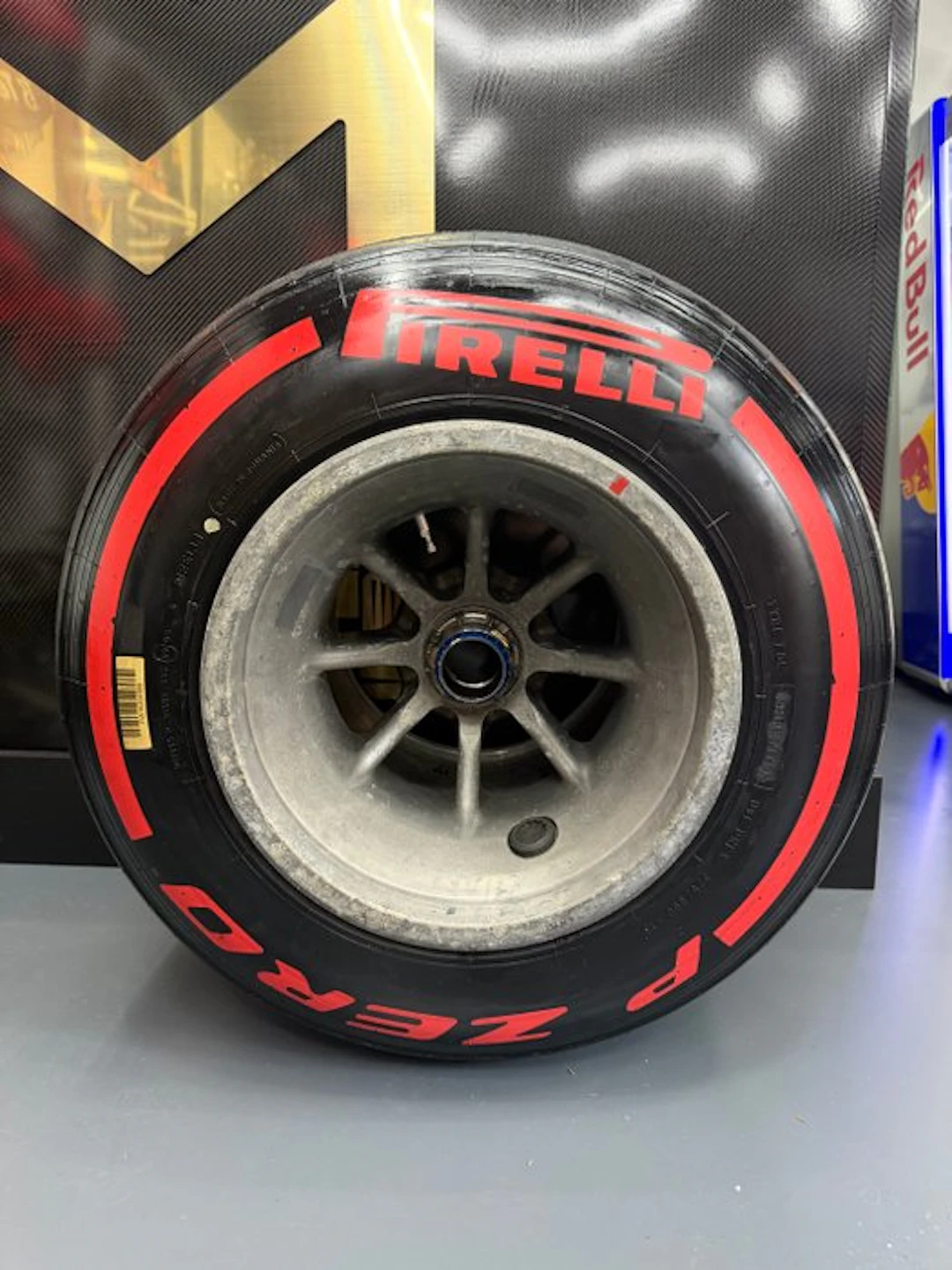 Tyre complete on wheel - Pirelli - Ferrari 2021 Tyre complete on wheel