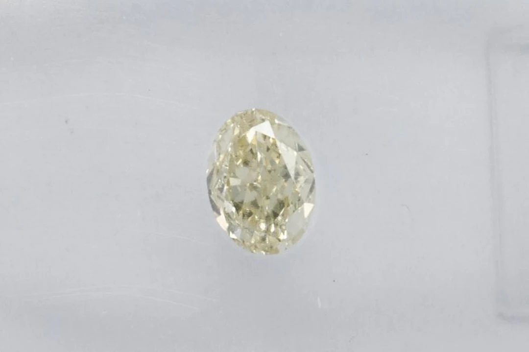 No reserve price - 1 pcs Diamond (Natural coloured)...