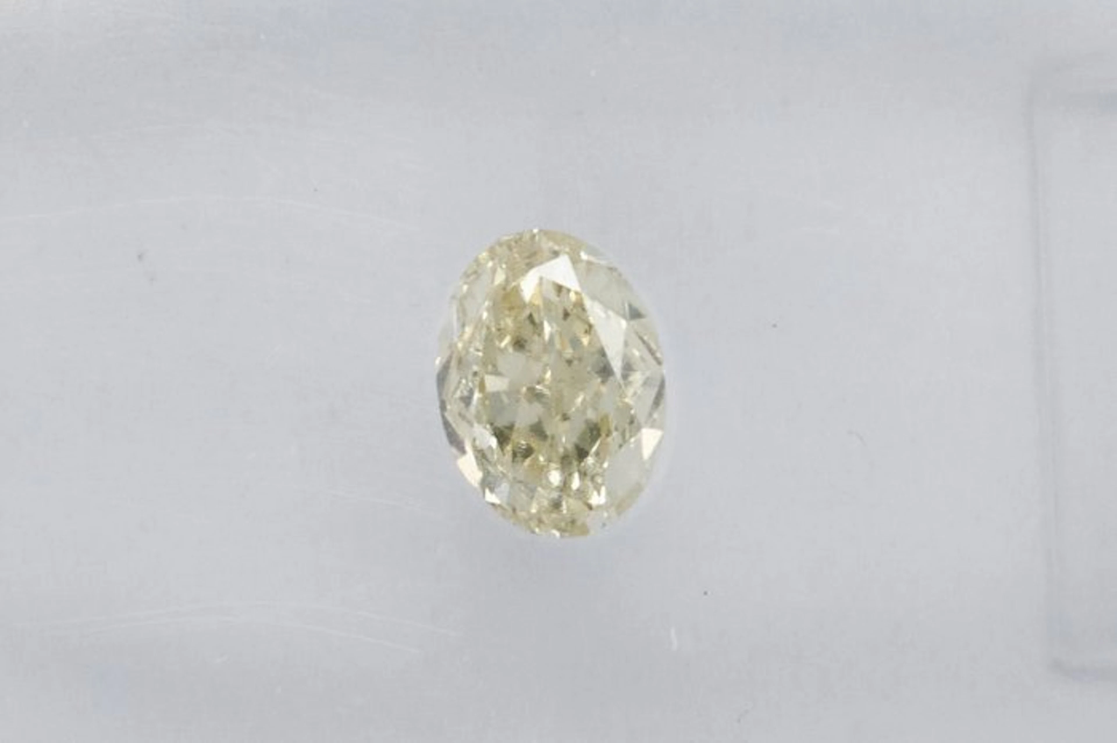 No reserve price - 1 pcs Diamond (Natural coloured)...