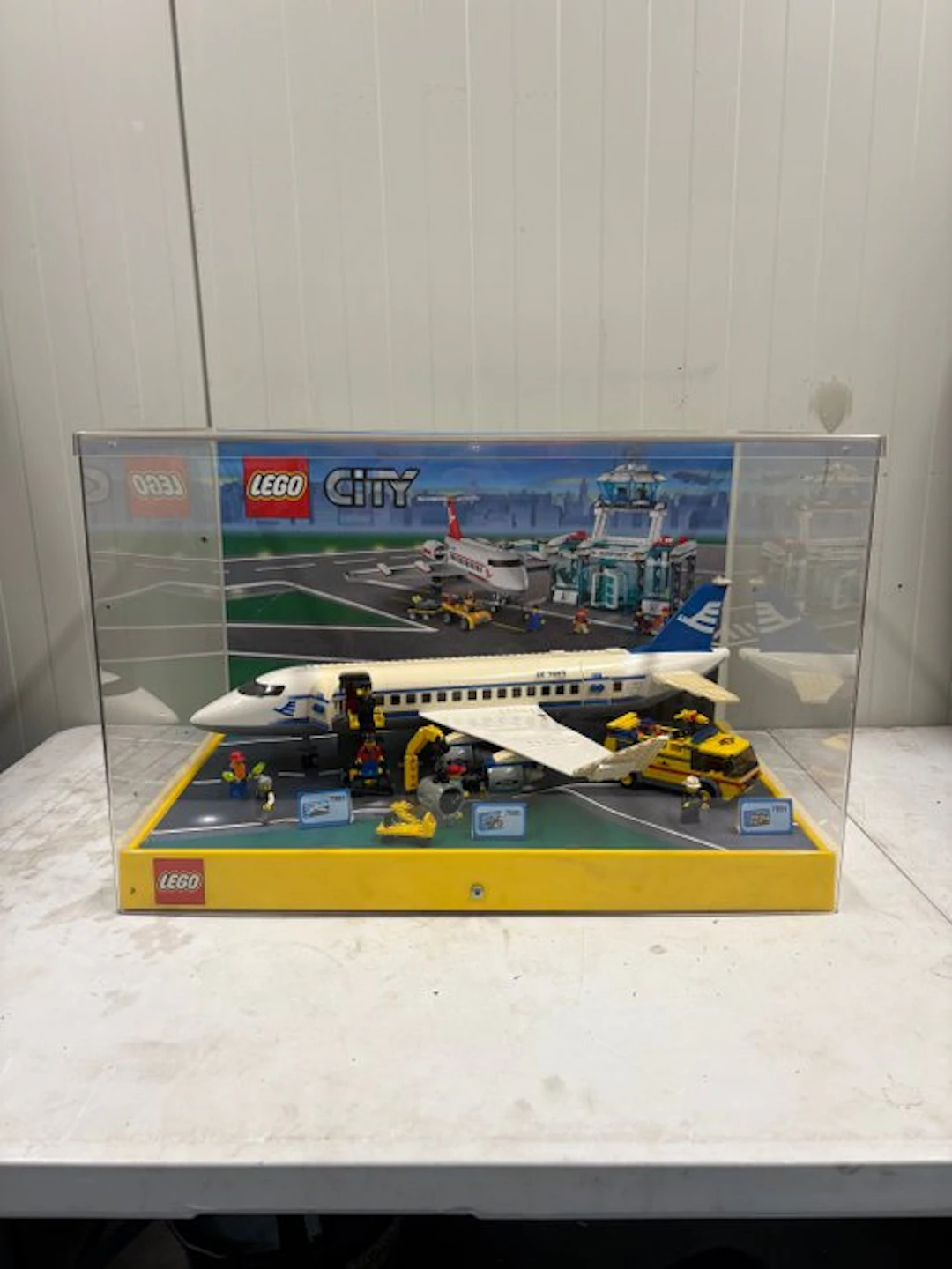 LEGO Store display - LEGO City Airport Winkel Display met Vitrine – Sets 7891
