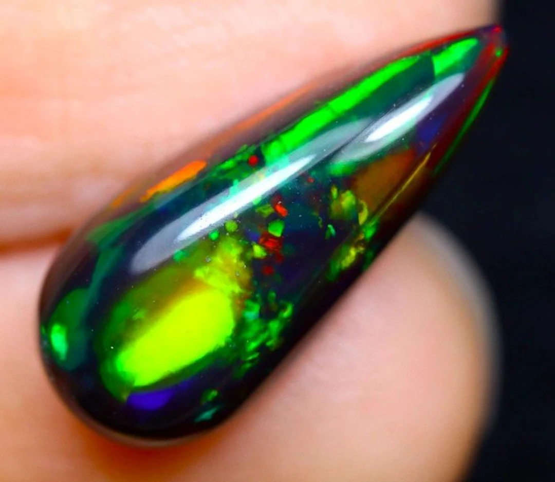3.55 cts "Top Colors" Natural Black Opal - See Video!- 0.71 g