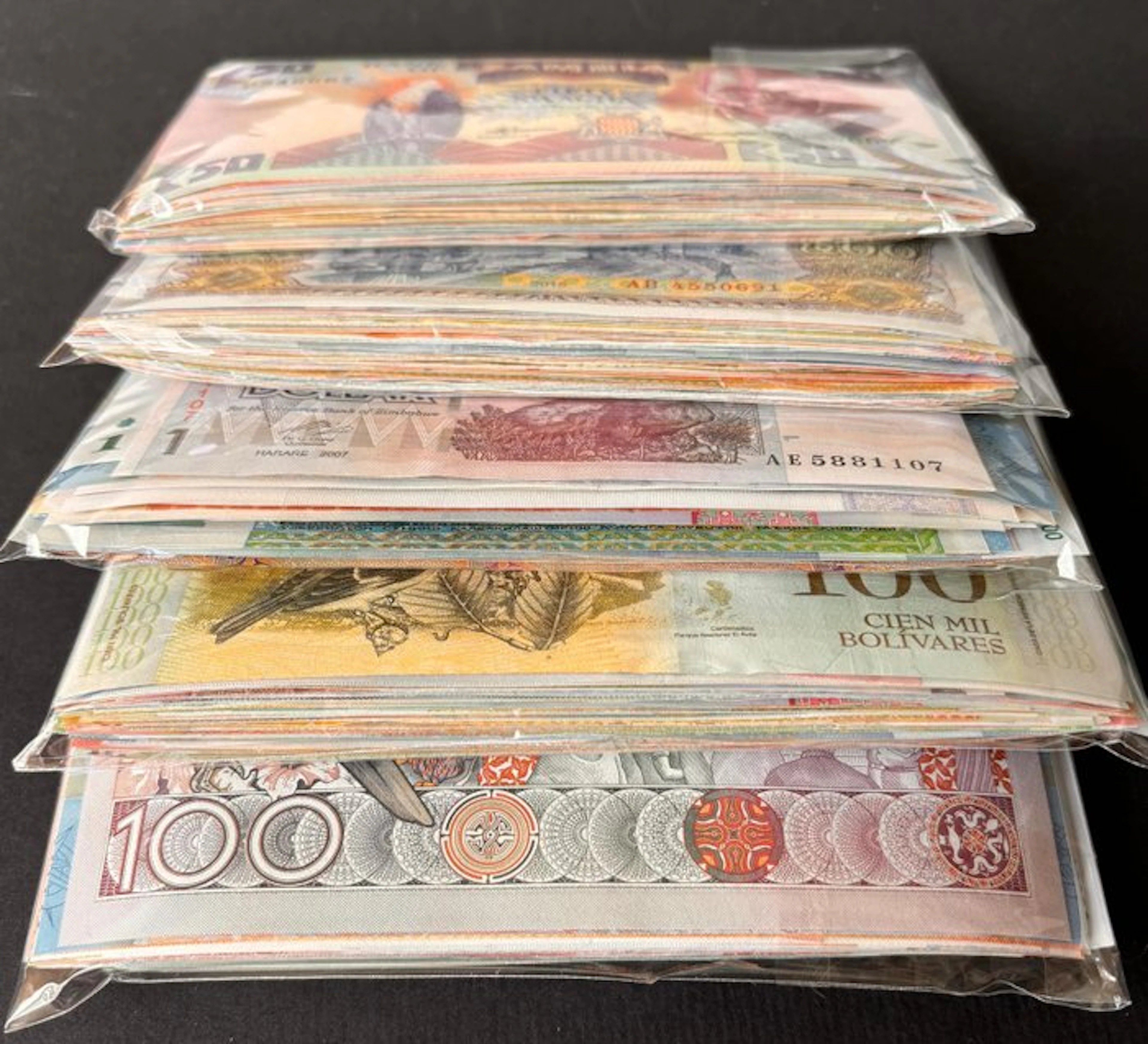 World. - 5 x 100 different notes (500x) (No reserve price)